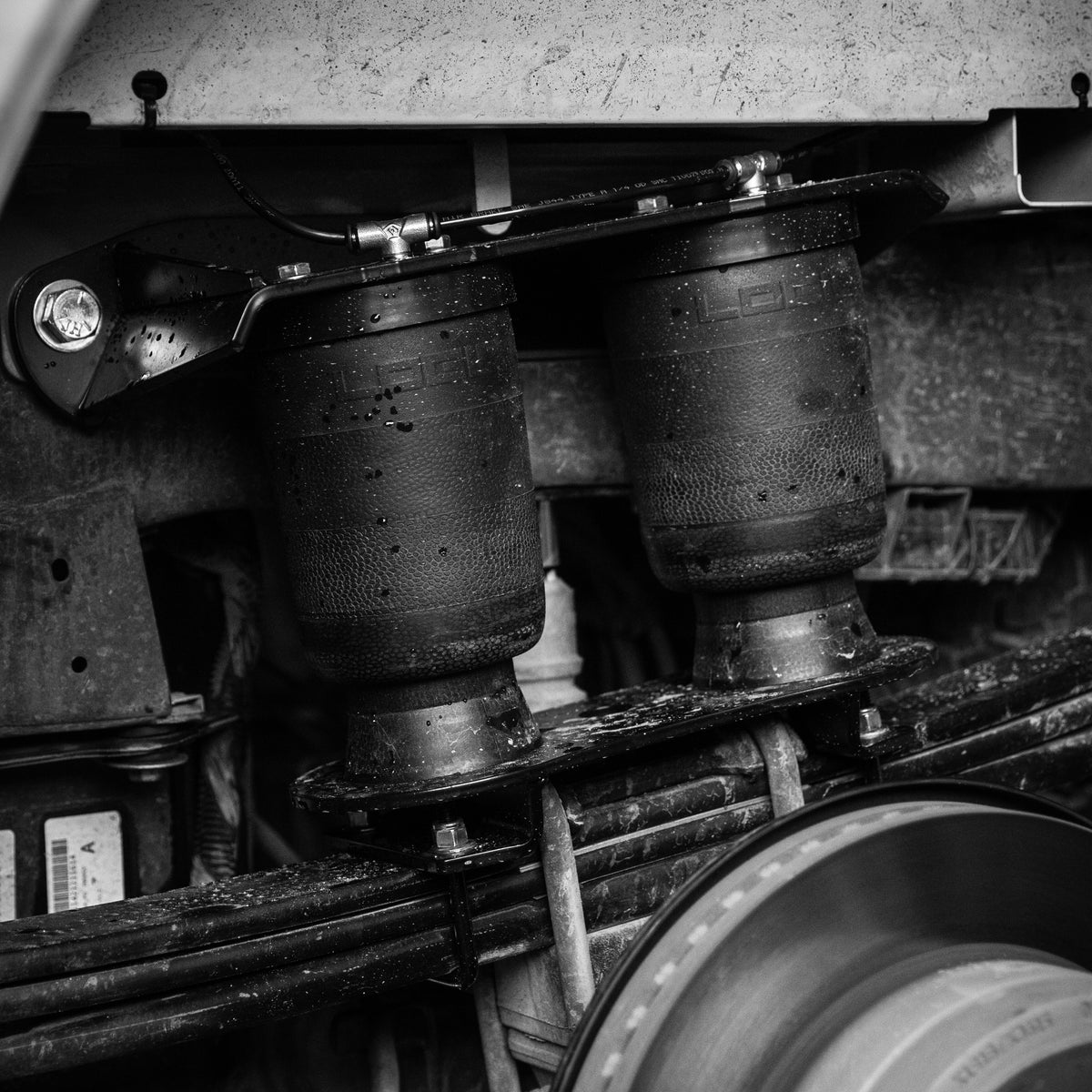 2017-2022 Ford F-250 / F-350 / F-450 Air Spring Kit LogiQ Suspension