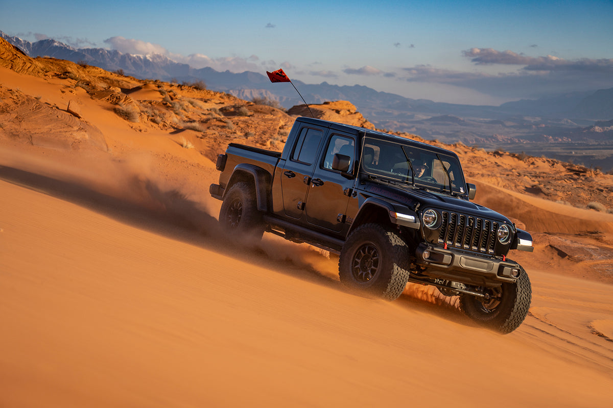 Shock Absorber 20-On Jeep Gladiator JT Gladiator Rear Internal Bypass 3.0 Series Piggy-Back 3.5-4.5 Inch Lift Dual Speed Compression Kit FOX