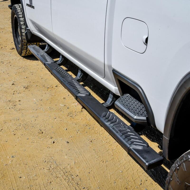 Westin 20-26 Chevy Silverado 2500 Crew Cab (6.5ft Bed) R5 M-Series XD W2W Nerf Bars - Textured Black