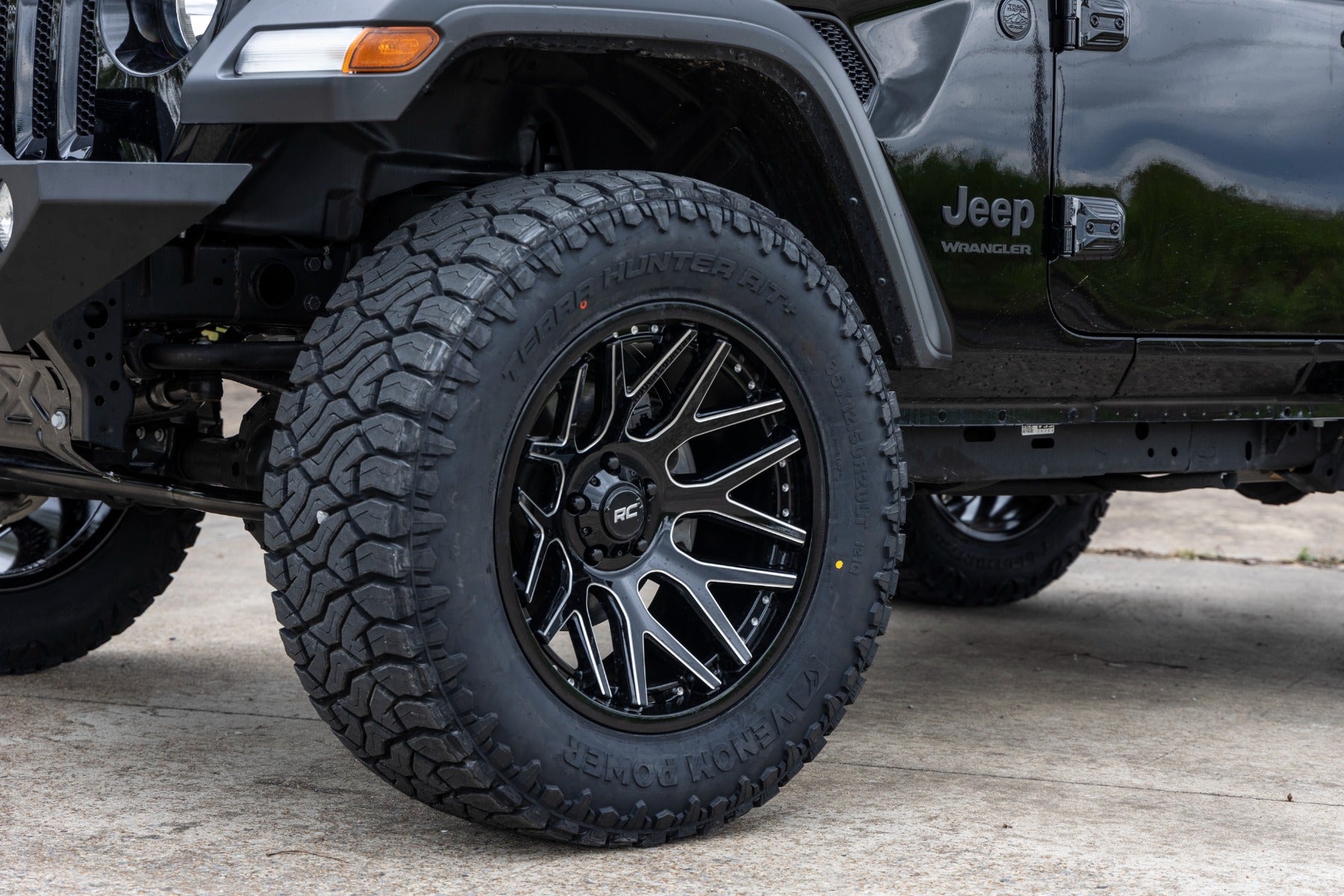 95 Series Wheel Machined One-Piece Gloss Black 20x10 Rough Country
