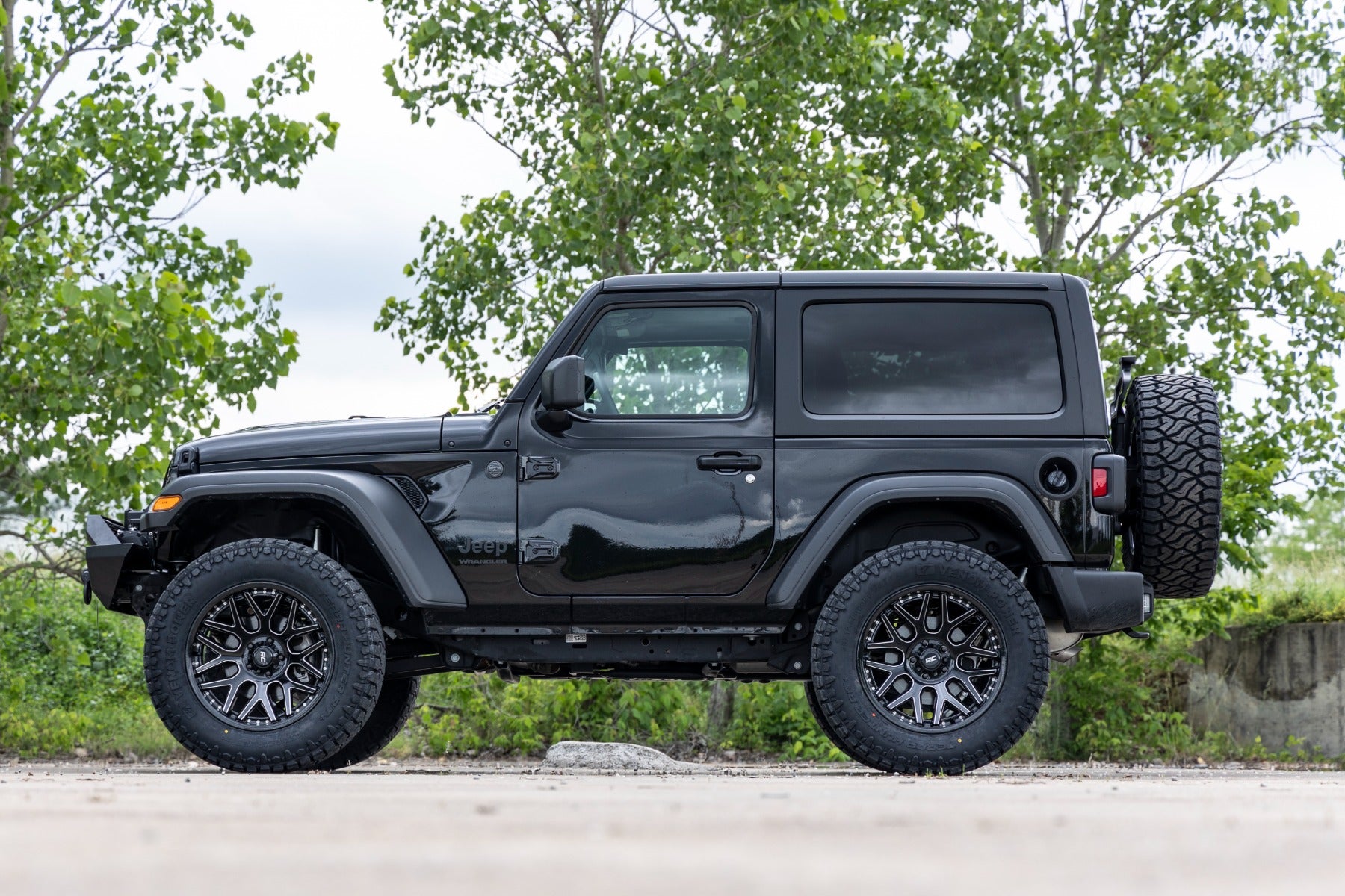 95 Series Wheel Machined One-Piece Gloss Black 20x10 Rough Country