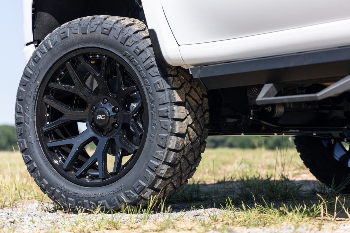 95 Series Wheel One-Piece Gloss Black 22x10 Rough Country