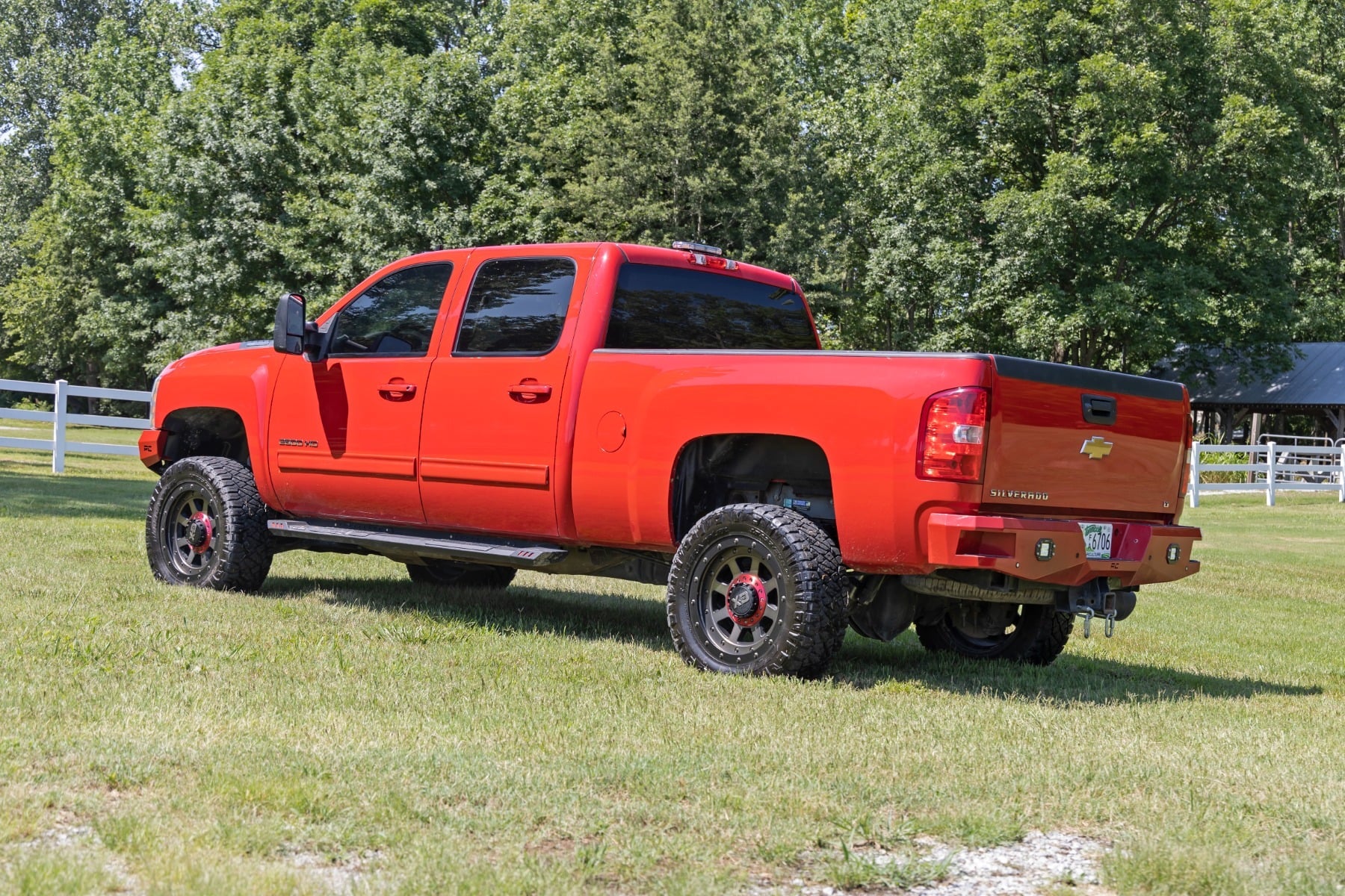3.5 Inch Knuckle Lift Kit M1 w/ Overloads Red Silverado/Sierra 2500HD/3500HD (11-19) Rough Country