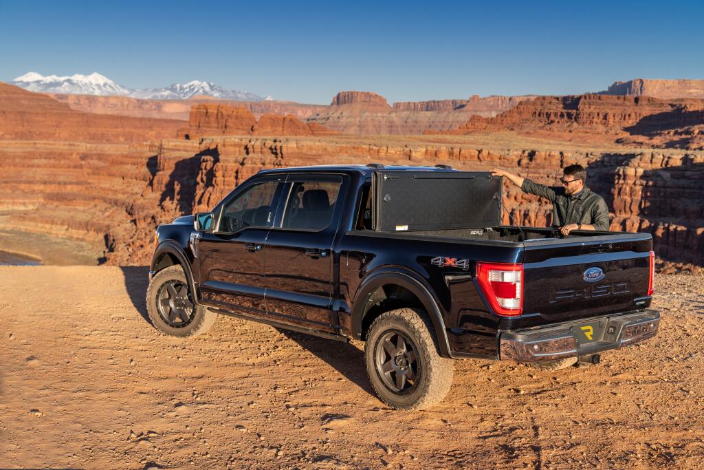 Tonneau Cover Armor Flex 2021-2026 Ford F-150 5 Foot 7 Inch Bed Crew Cab (Includes Lightning)e Black Textured UnderCover