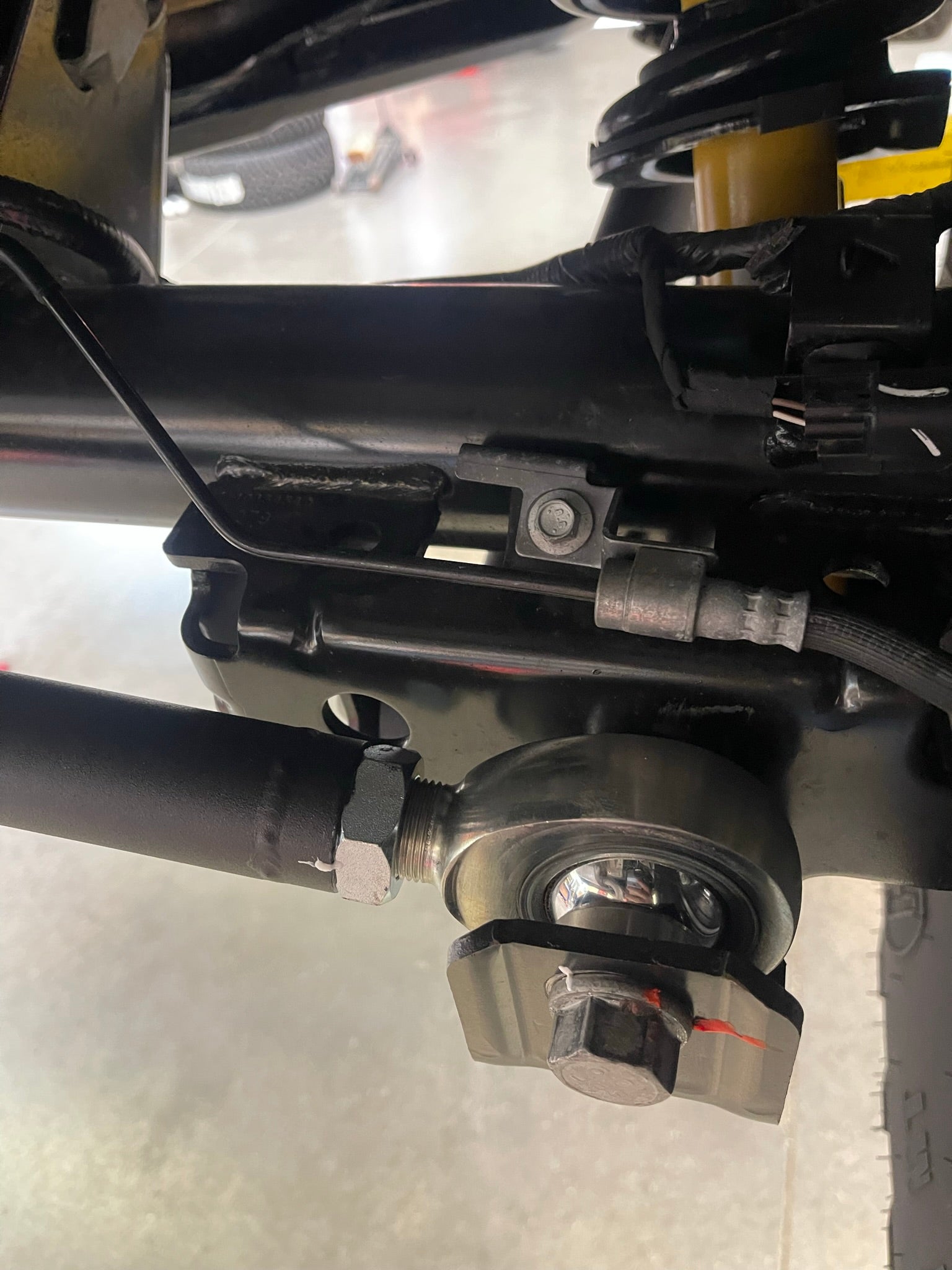 Adjustable Panhard bar kit for 2021 and newer Bronco, featuring Heim joint for enhanced suspension performance.