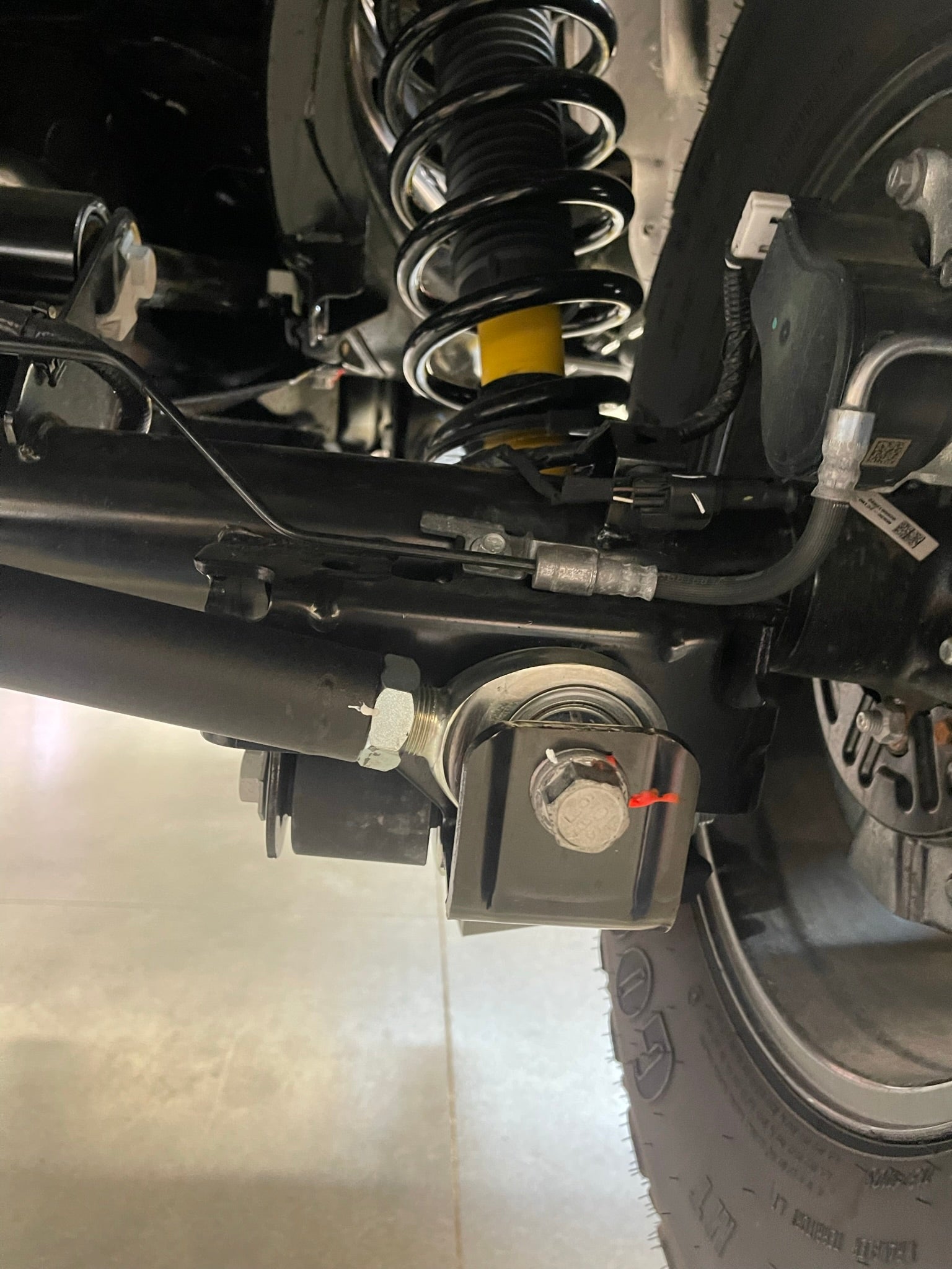 Adjustable Panhard bar kit for 2021 and newer Bronco, featuring Heim joint design for enhanced suspension performance.