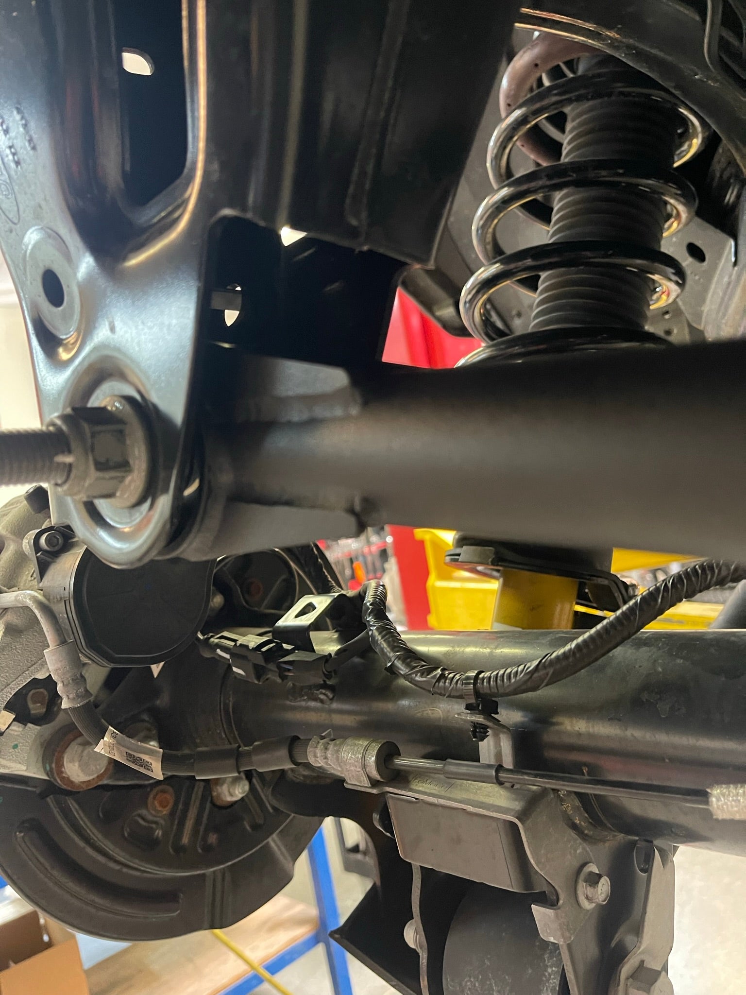 Adjustable panhard bar kit for 2021 and newer Bronco, featuring heim joint design for improved suspension alignment.