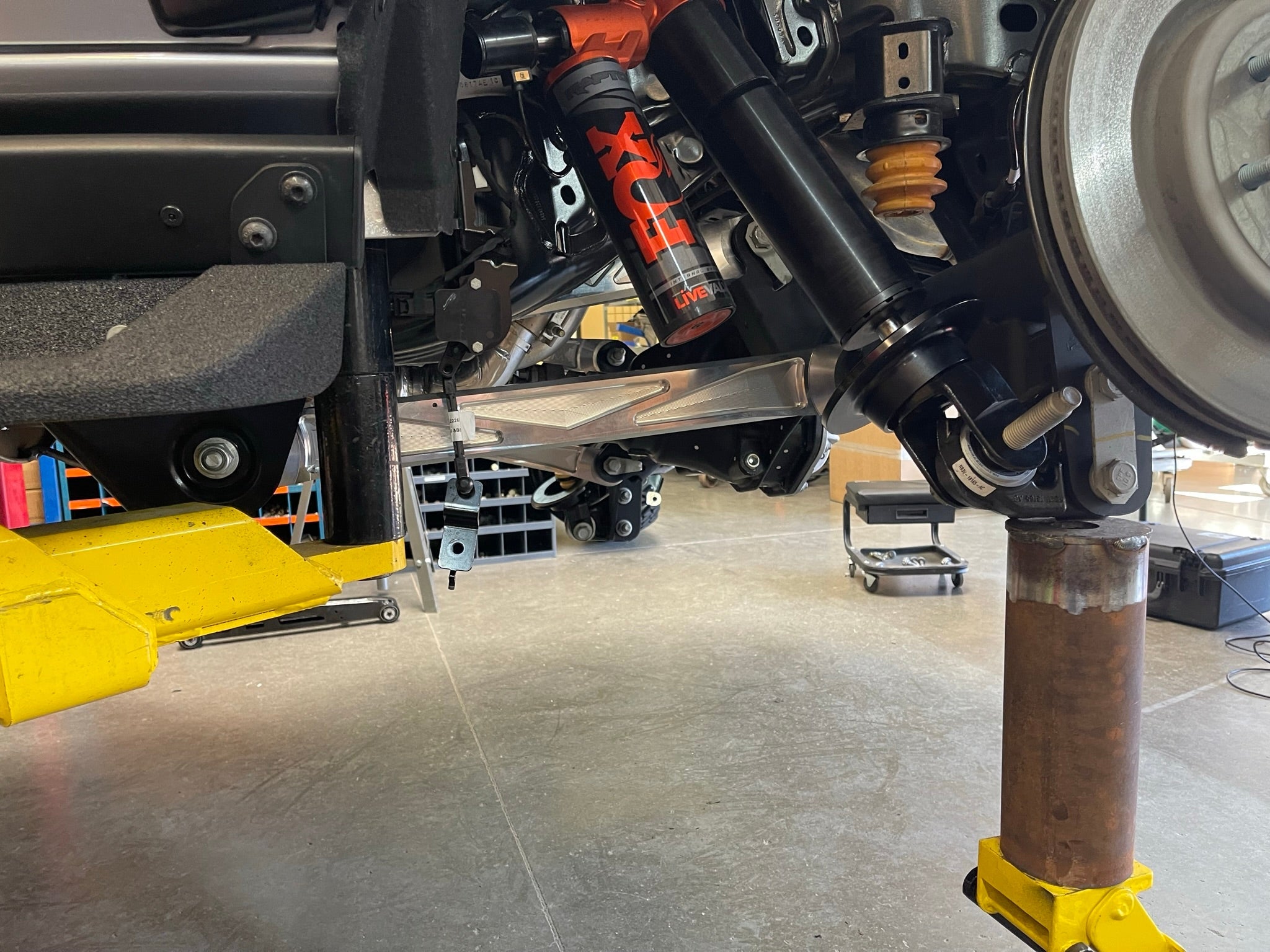 Bronco Raptor rear suspension kit featuring billet aluminum rear arms and shock absorber, showcasing installation details.