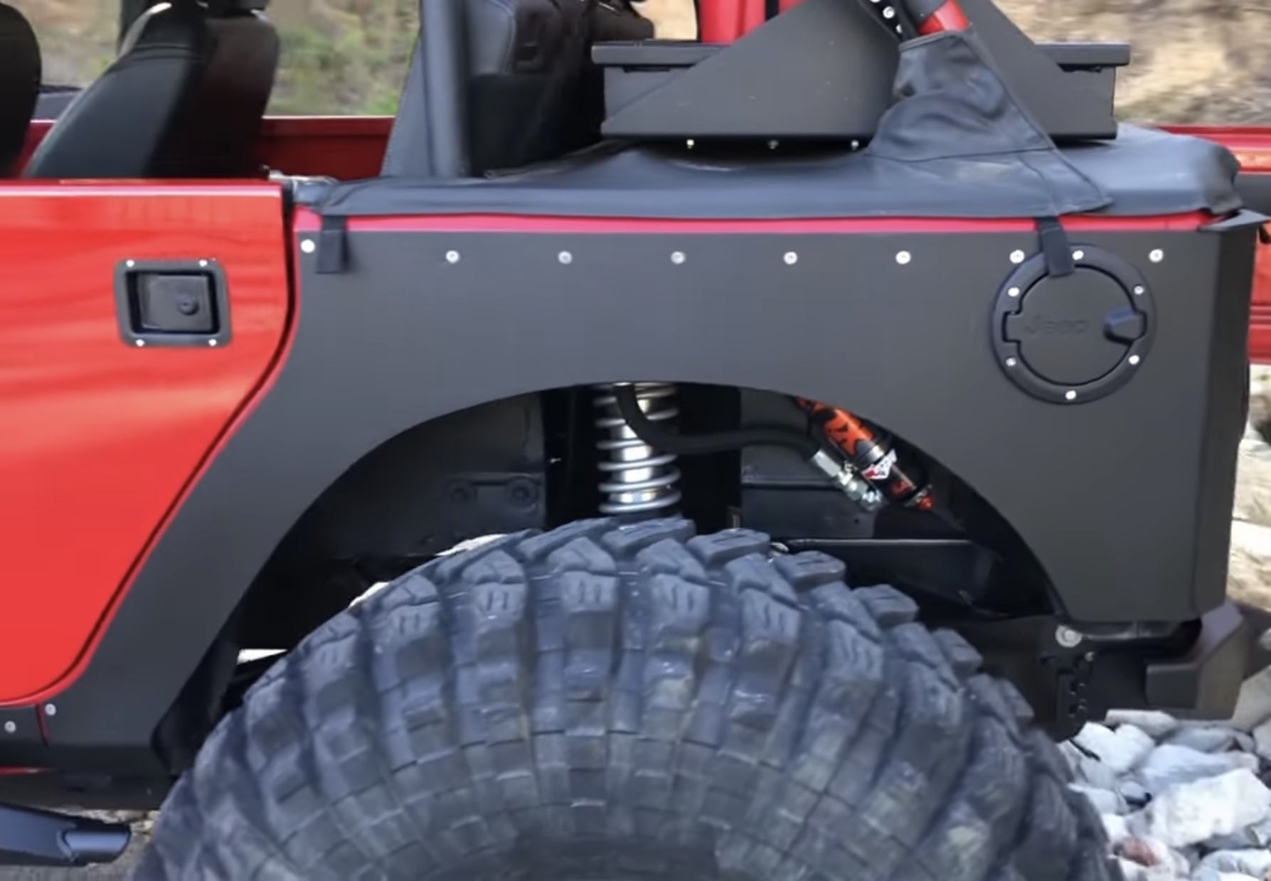 REAR ROCKSKIN BUILDER CORNERS (4DR.) FOR JKU