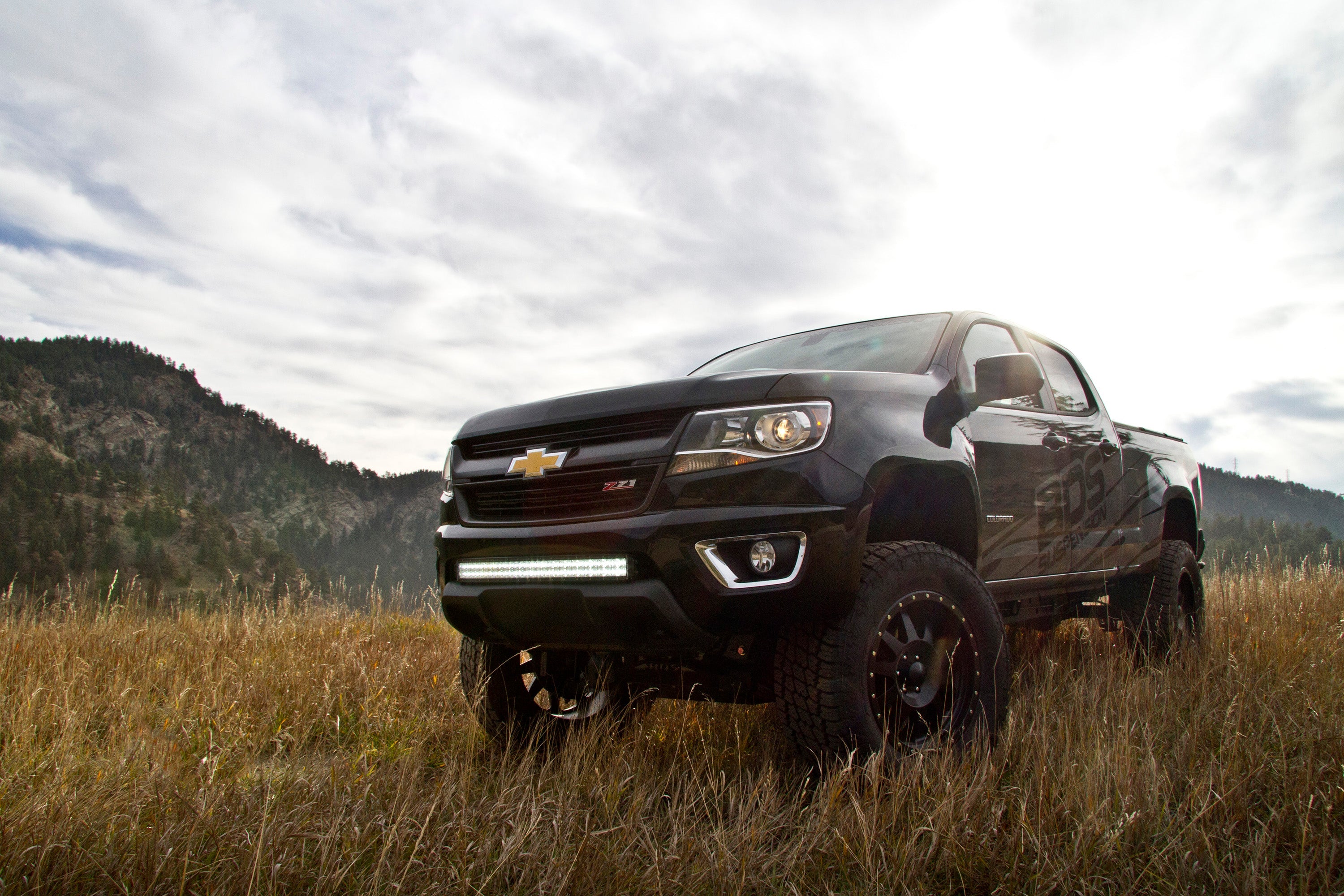 5.5 inch lift kit with FOX 2.5 coil-over installed on a Chevy Colorado in a scenic outdoor setting.