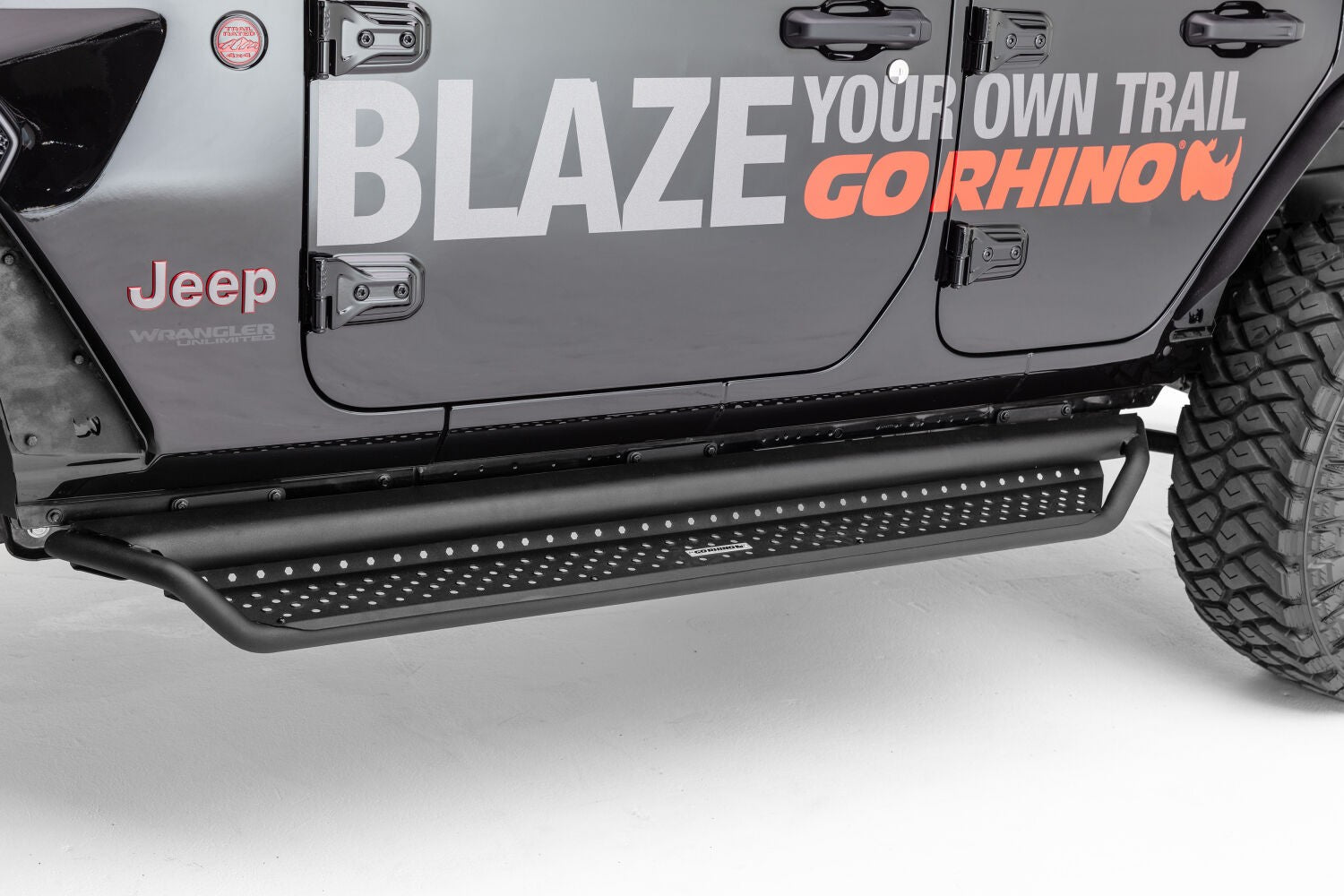 Dominator Xtreme D1 SideSteps With Mounting Bracket Kit Textured Black For 2007-2018 Jeep Wrangler JK 2 Door  Go Rhino