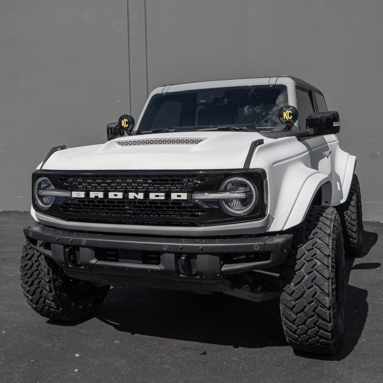 2021-2025 Ford Bronco with custom fenders, showcasing an aggressive off-road design and rugged tires.