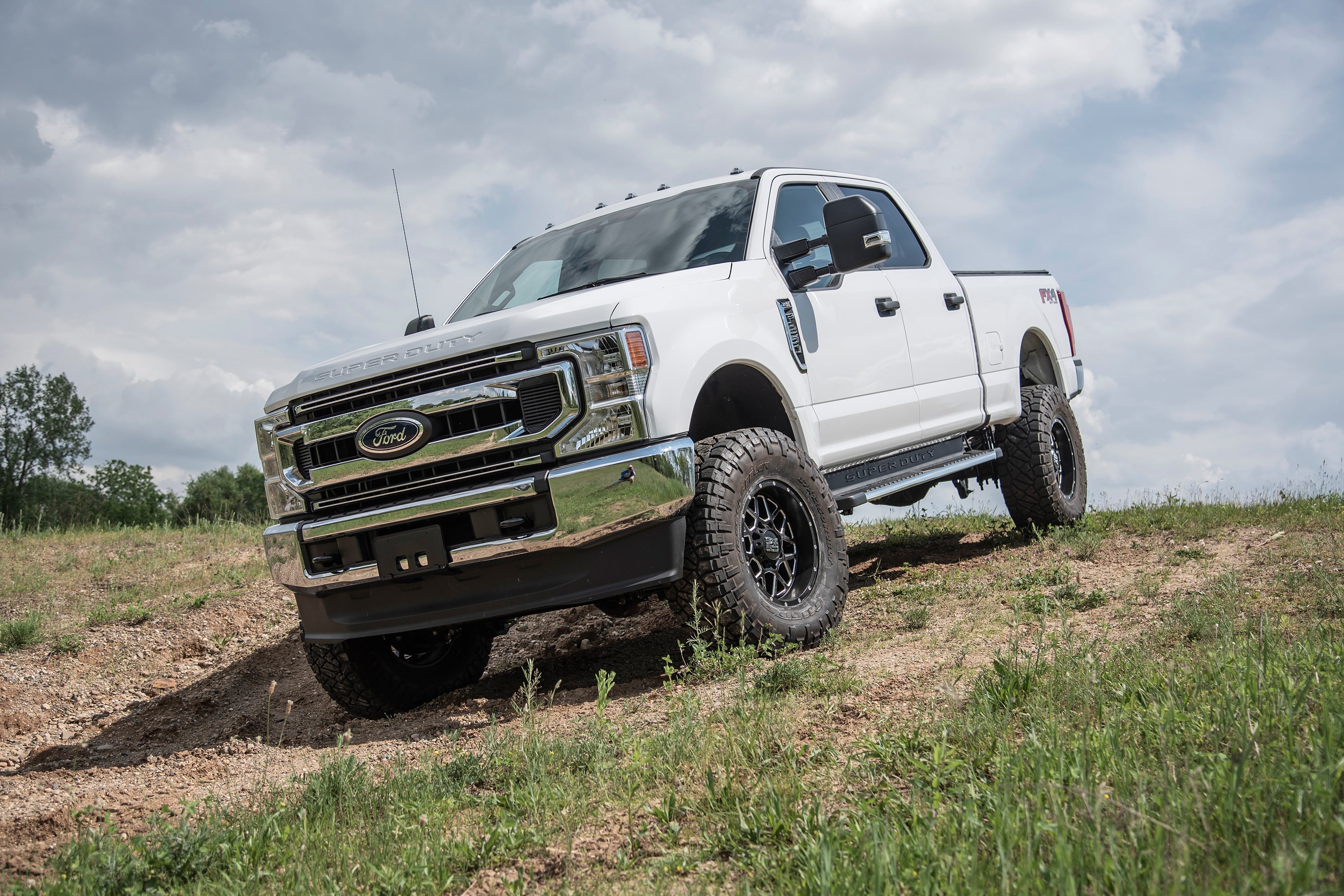 5-inch lift kit for Ford F250/F350 Super Duty (20-22) 4WD diesel, showcasing enhanced off-road capability and rugged design.