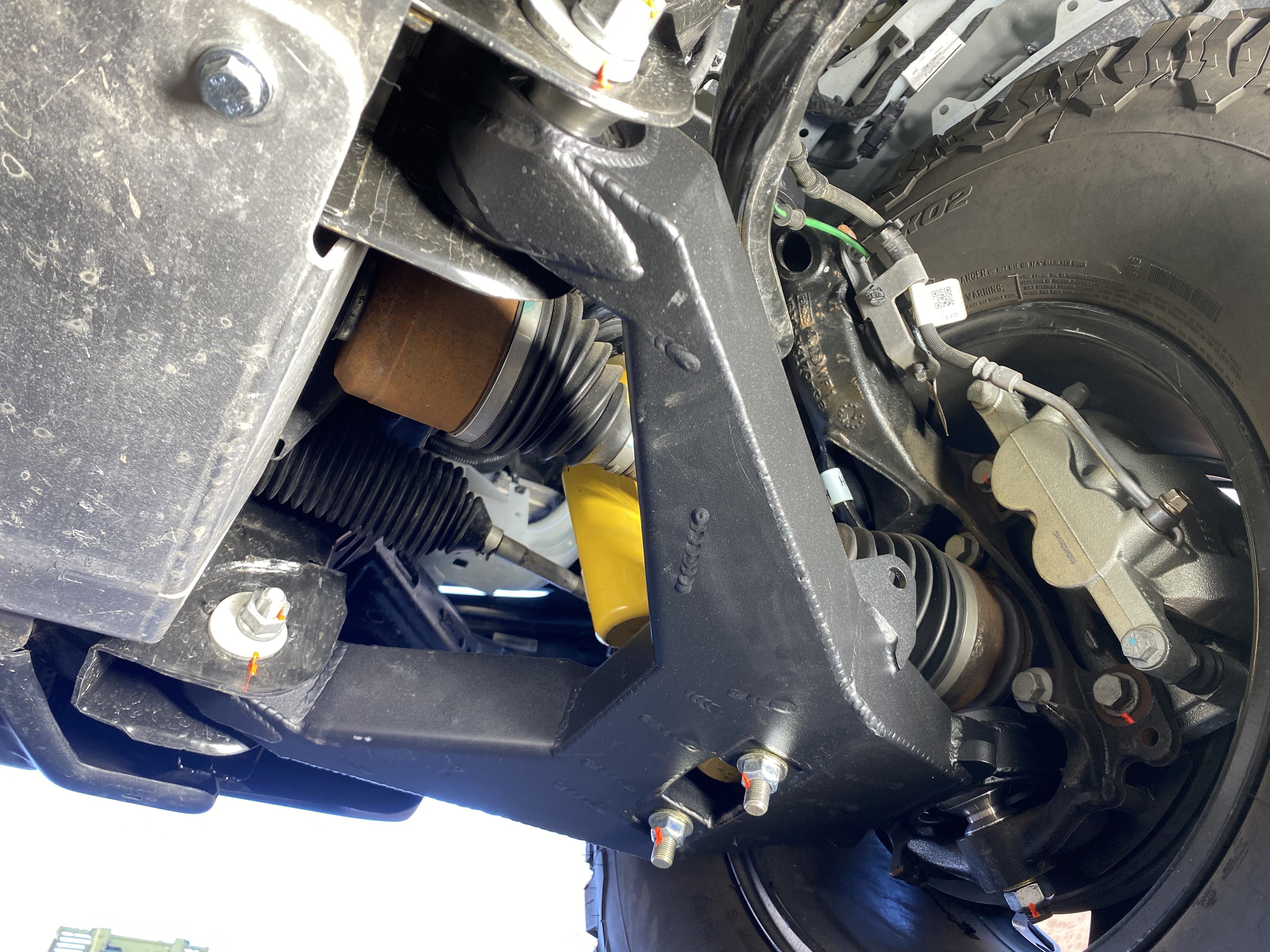 2021 and up Bronco fabricated lower arm kit with bypass shock mount, showcasing stock length and durable construction.