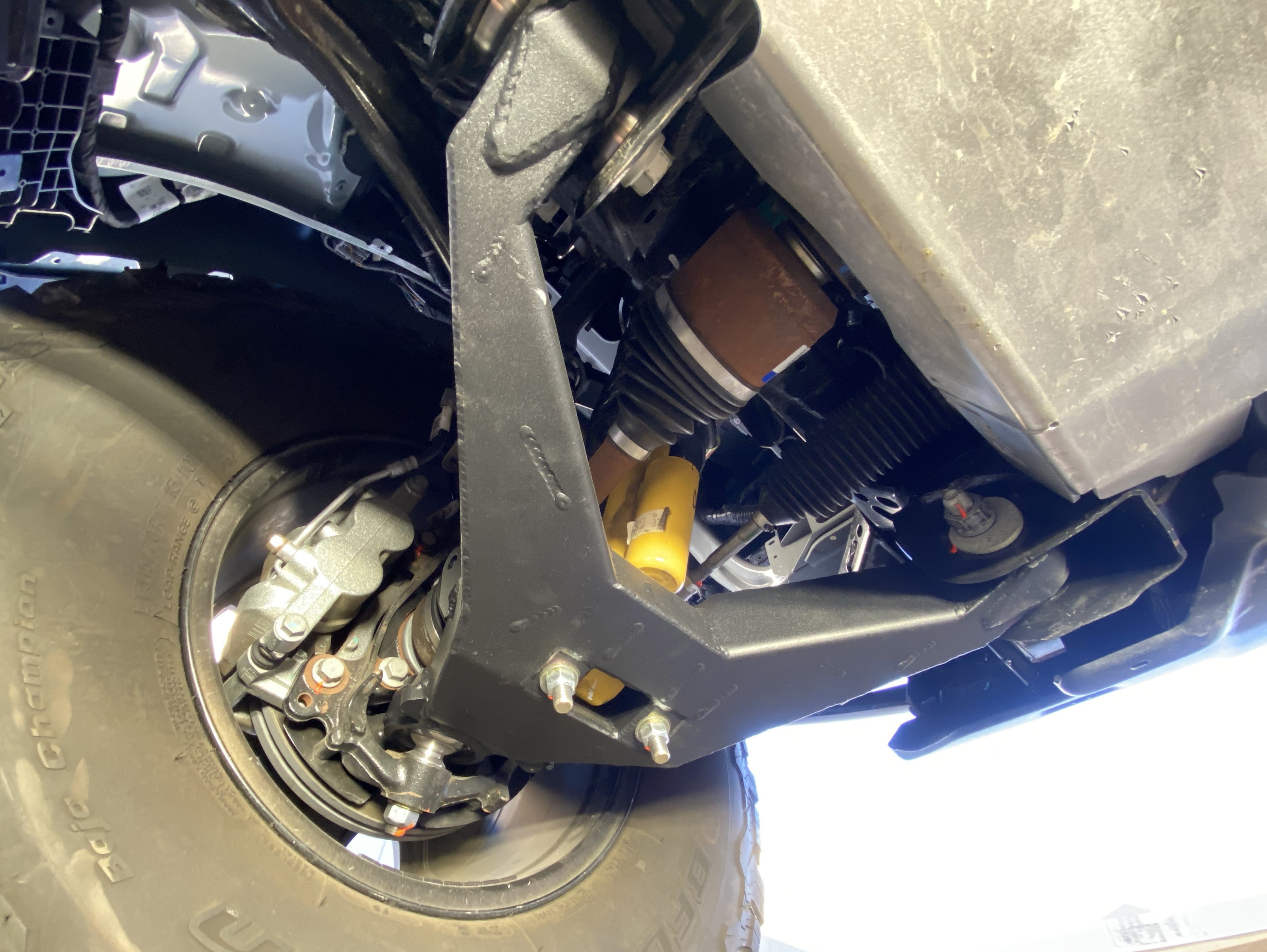 2021 and up Bronco fabricated lower arm kit with bypass shock mount, showcasing stock length and durable construction.