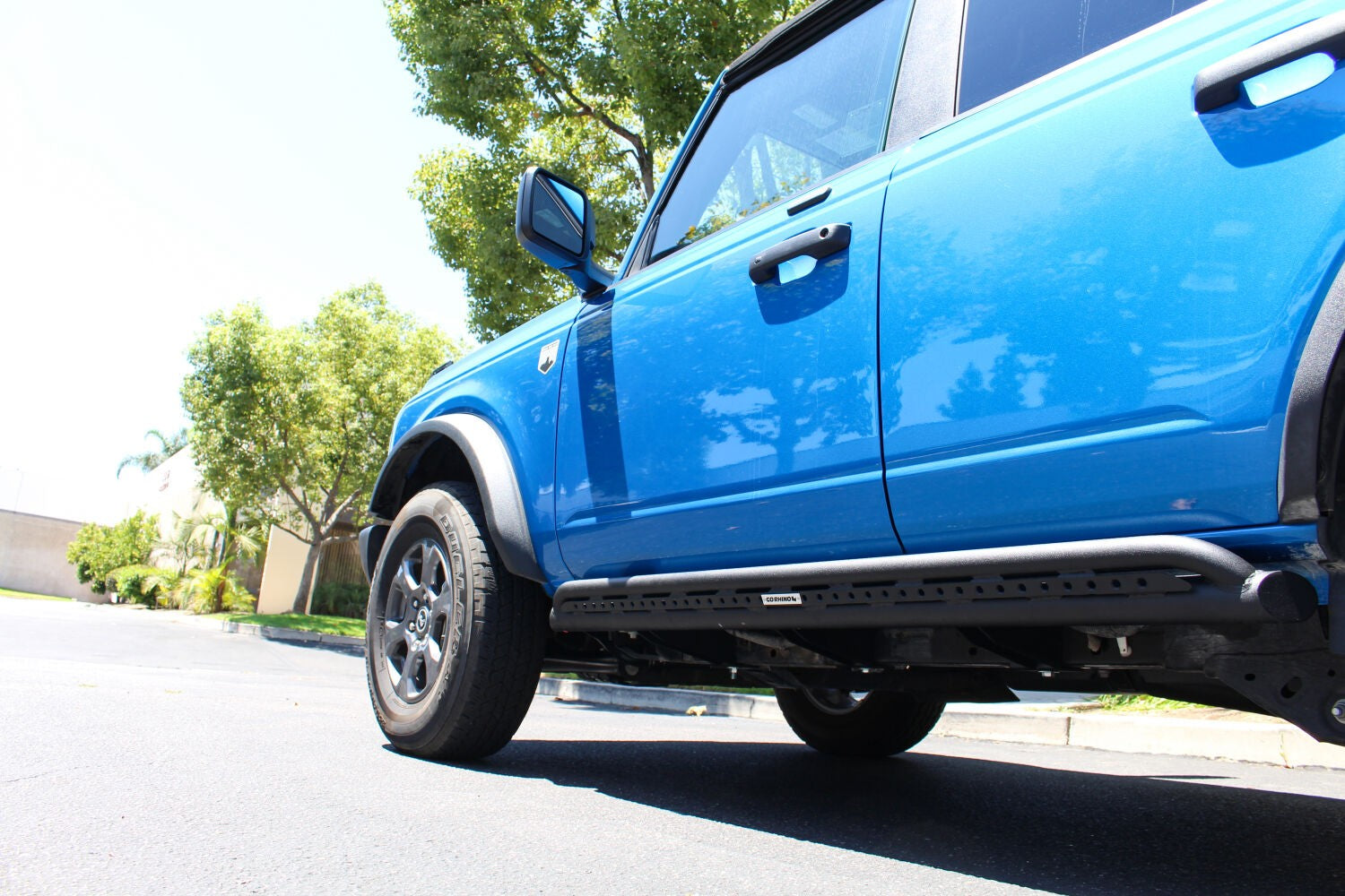 Dominator Xtreme D1 SideSteps With Mounting Bracket Kit Textured Black 2021-2025 Ford Bronco 4 Door Go Rhino