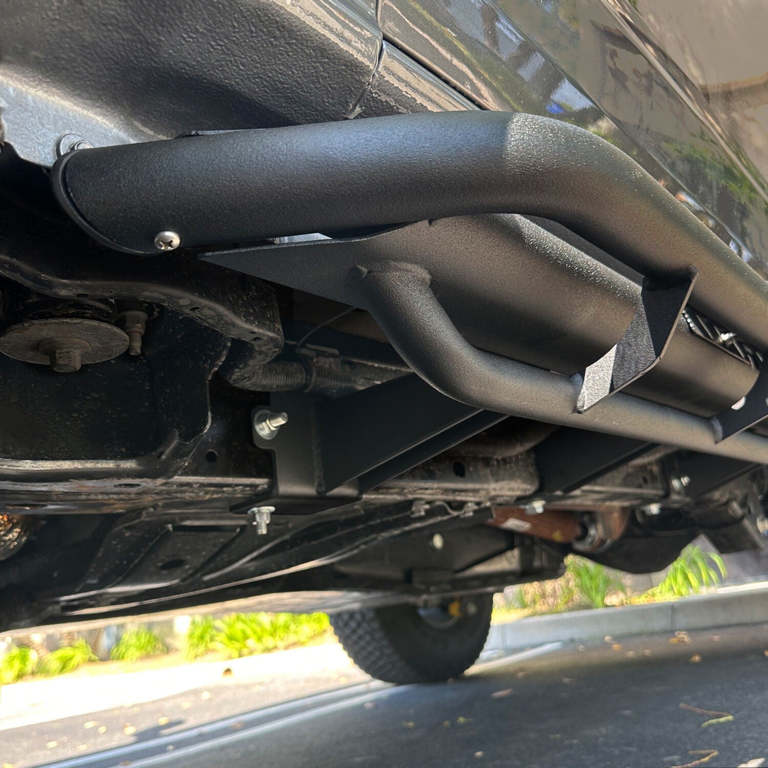 Dominator Xtreme DT SideSteps With Frame Mounted Bracket Kit Textured Black 2021-2025 Ford Bronco Go Rhino