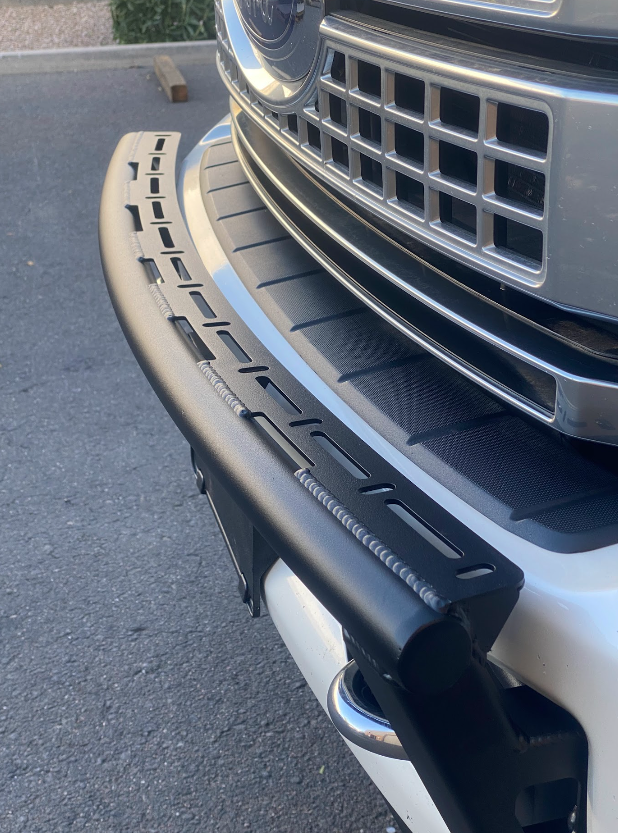 Front light mount kit for 2017-2022 Ford F-250 Super Duty, designed for stock bumpers, showcasing durable construction.