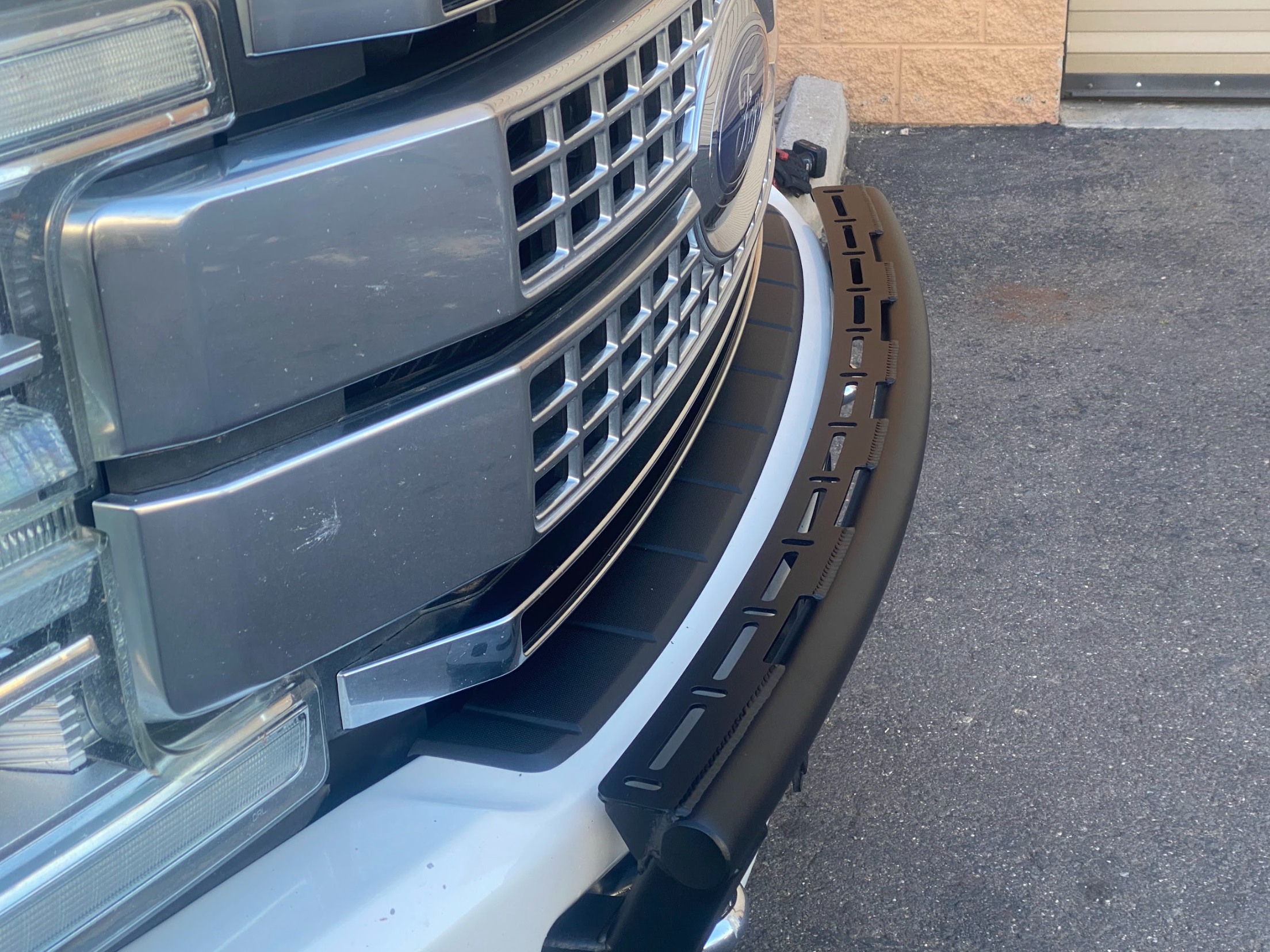 Front light mount kit for 2017-2022 Ford F-250 Super Duty, designed for stock bumpers, showcasing durable construction.