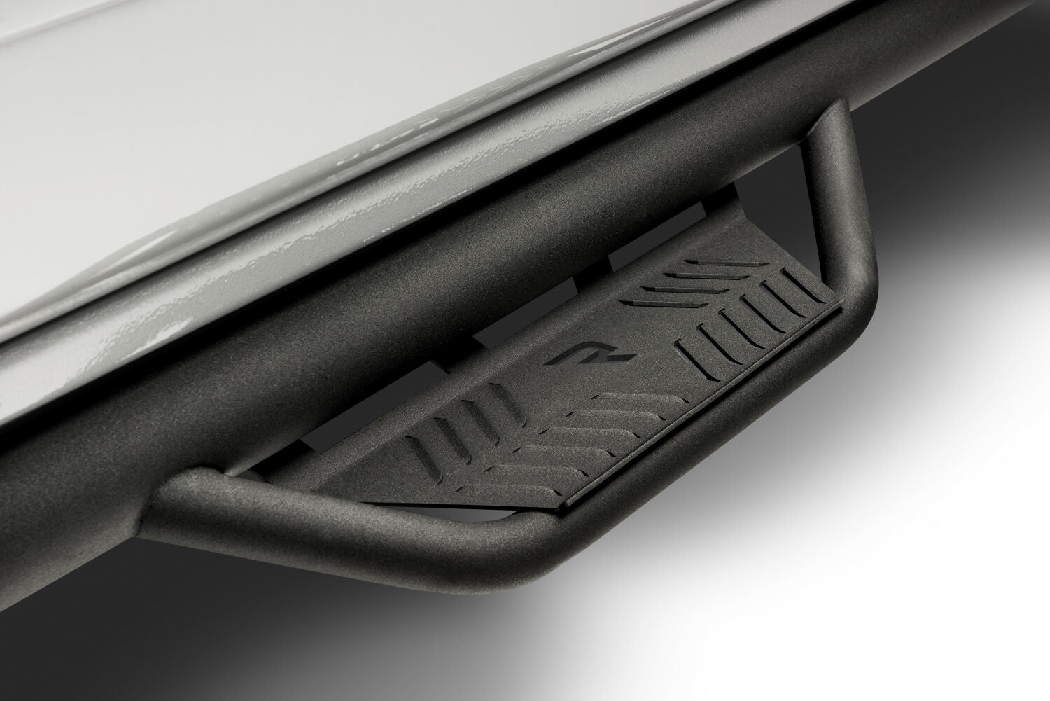 Podium Step LG Cab Length (2 Steps per Side) 3 Inch Main Tube Diameter 2015-2019 Chevy Silverado/GMC Sierra 2500 HD/3500 HD Crew Cab Gas 2015-2016 Diesel Textured Black NFab