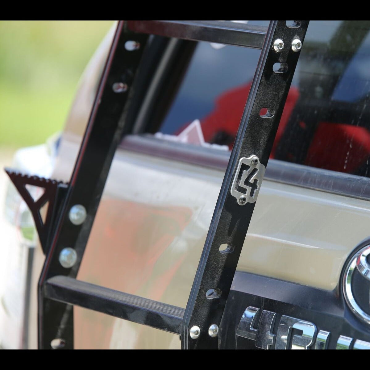 Summit Hatch Ladder Side Step / 5th Gen / 2010+