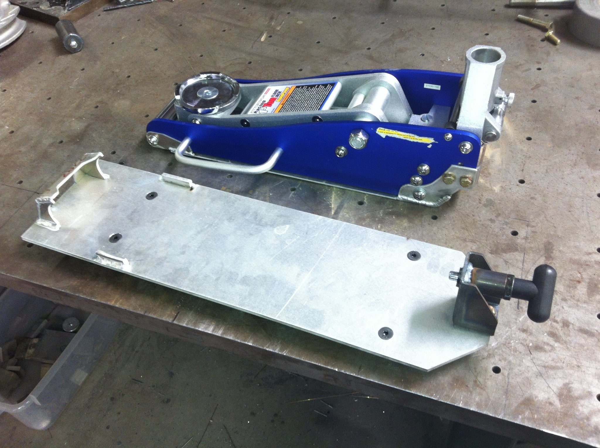 2.5 Ton Quick Release Jack Kit featuring a blue jack and a metal base plate, designed for efficient vehicle lifting.