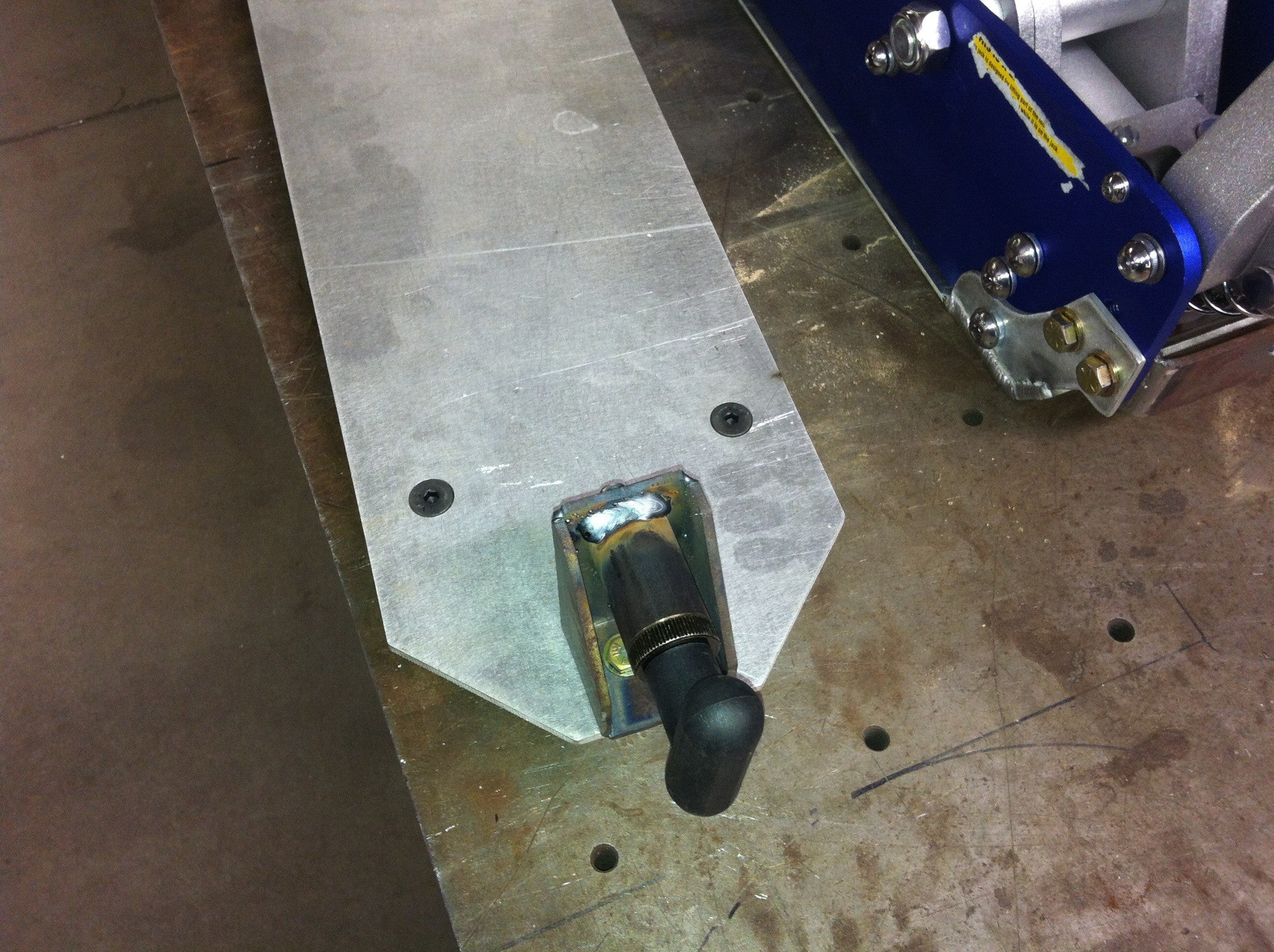 2.5 Ton Quick Release Jack Kit featuring a sturdy aluminum base and a durable release mechanism for easy operation.