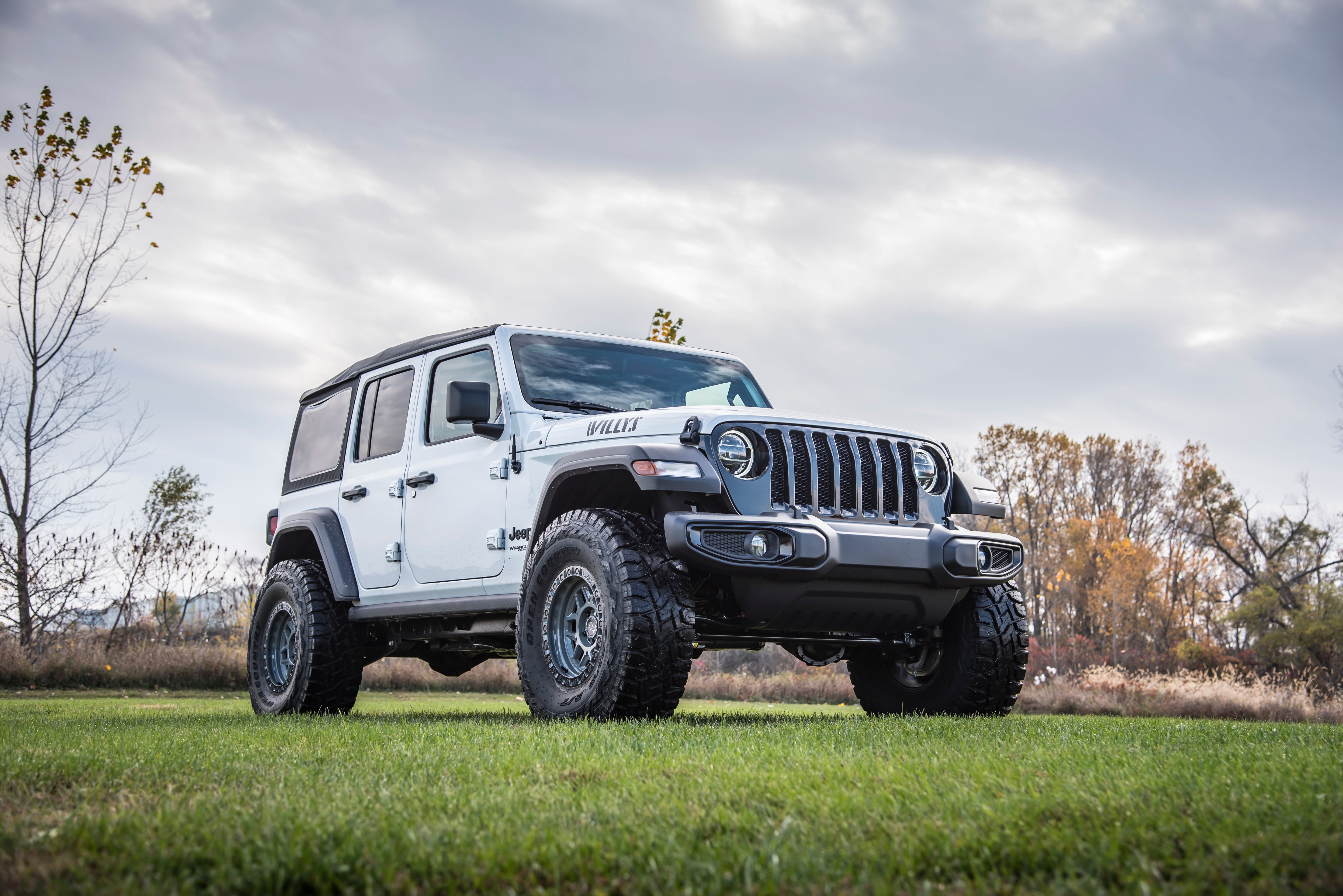 3.5-inch lift kit for Wrangler JL 4 Door, enhancing off-road capability and stance for diesel and 392 models.