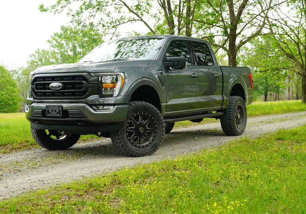 6 Inch Lift Kit 2021-2024 Ford F-150 non-Raptor 4WD without Tremor Package with Bilstein Rear Shocks Superlift