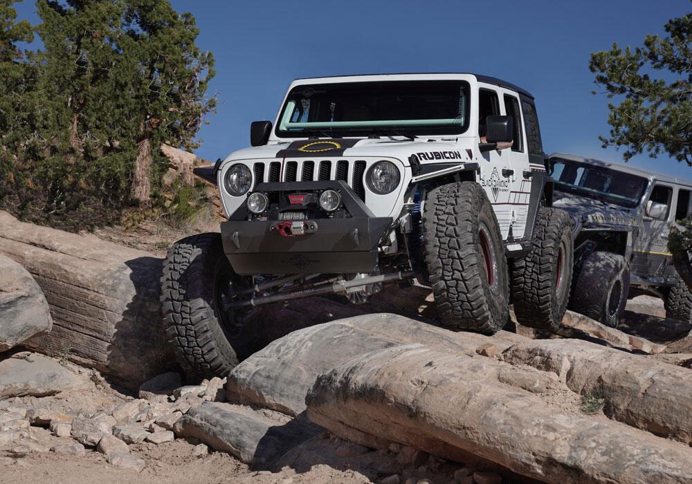 4 Inch Rock Runner Series Lift Kit 2018-2023 Jeep Wrangler JL Unlimited 4-Door 4WD with Fox 2.0 Reservoir Shocks Does Not fit 2-Door Models, Diesel Models or 392 Models Superlift