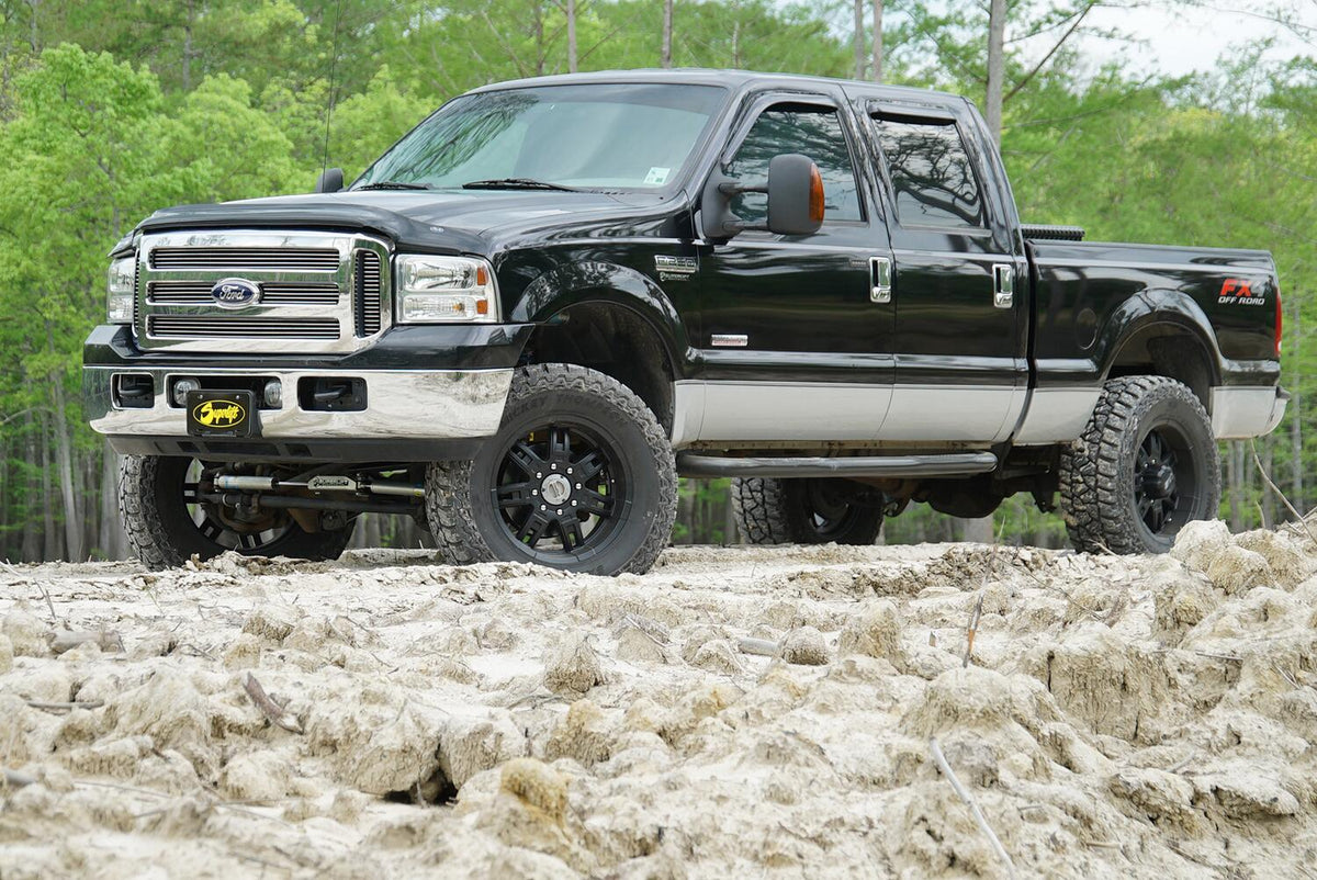 4 Inch Lift Kit 2005-2007 Ford F-250 and F-350 Super Duty with Replacement Radius Arms, King Coilovers and King rear Shocks Superlift