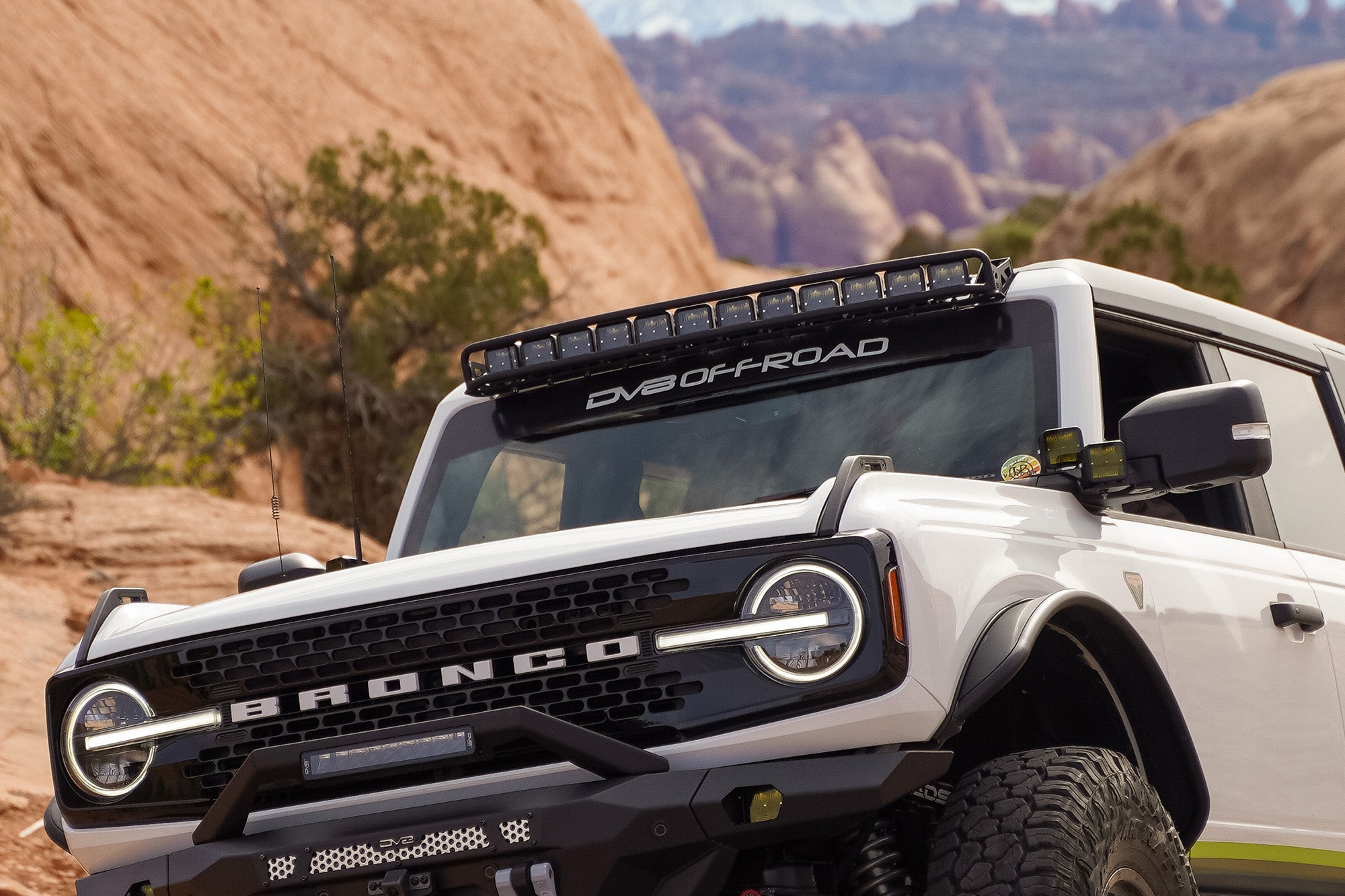 2021 2024 Ford Bronco 40 Inch Curved Light Bar Mount DV8 Offroad