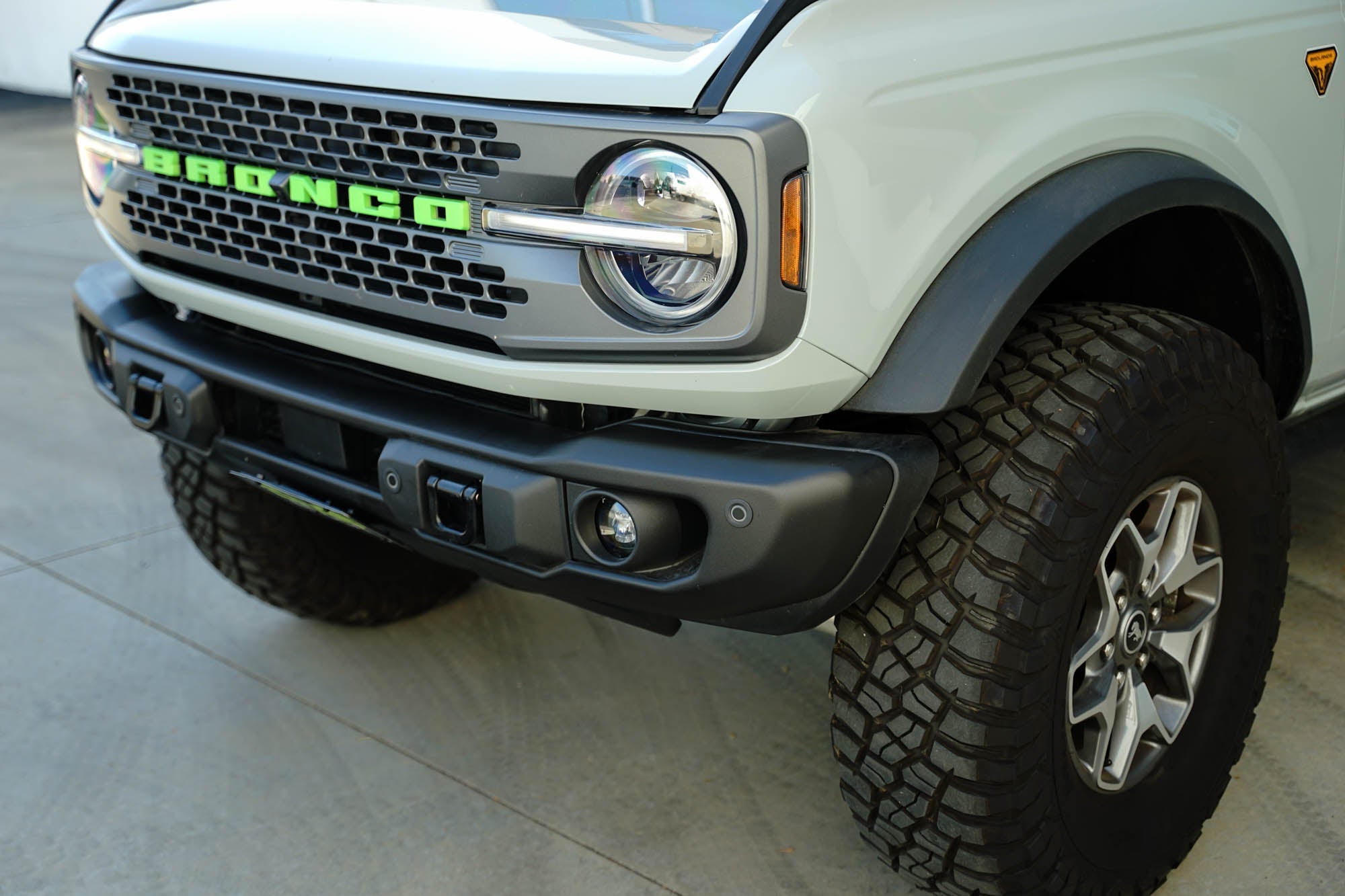 2021 2024 Ford Bronco Capable Bumper Slanted Front License Plate Mount DV8 Offroad