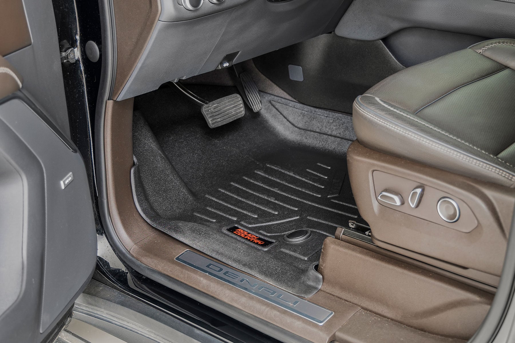 Floor Mats FR & RR FR/RR Bucket Chevy/GMC Tahoe/Yukon 2WD/4WD (21-26) Rough Country