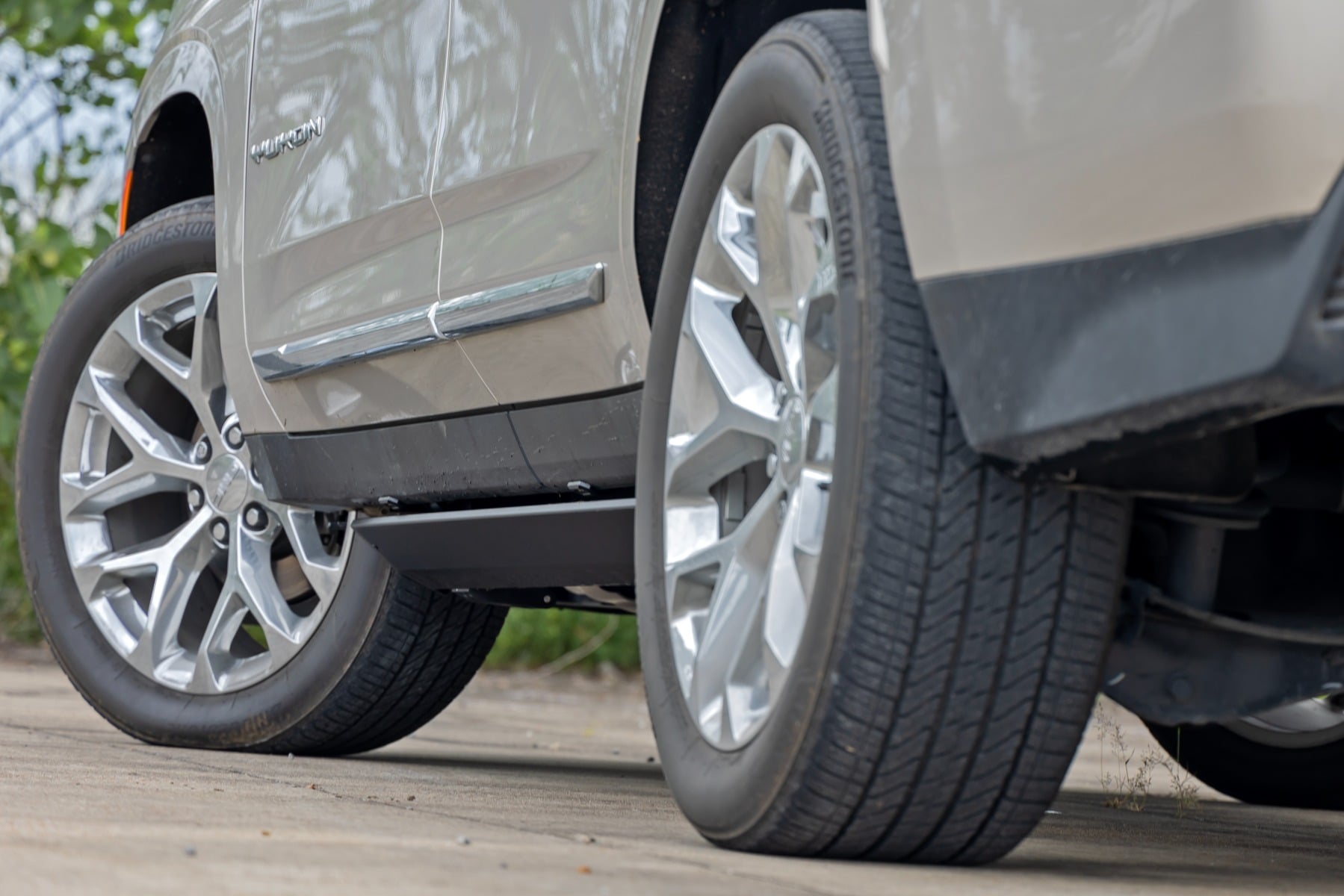 Power Running Boards Dual Electric Motor Crew Cab Chevy/GMC Tahoe/Yukon (21-26) Rough Country