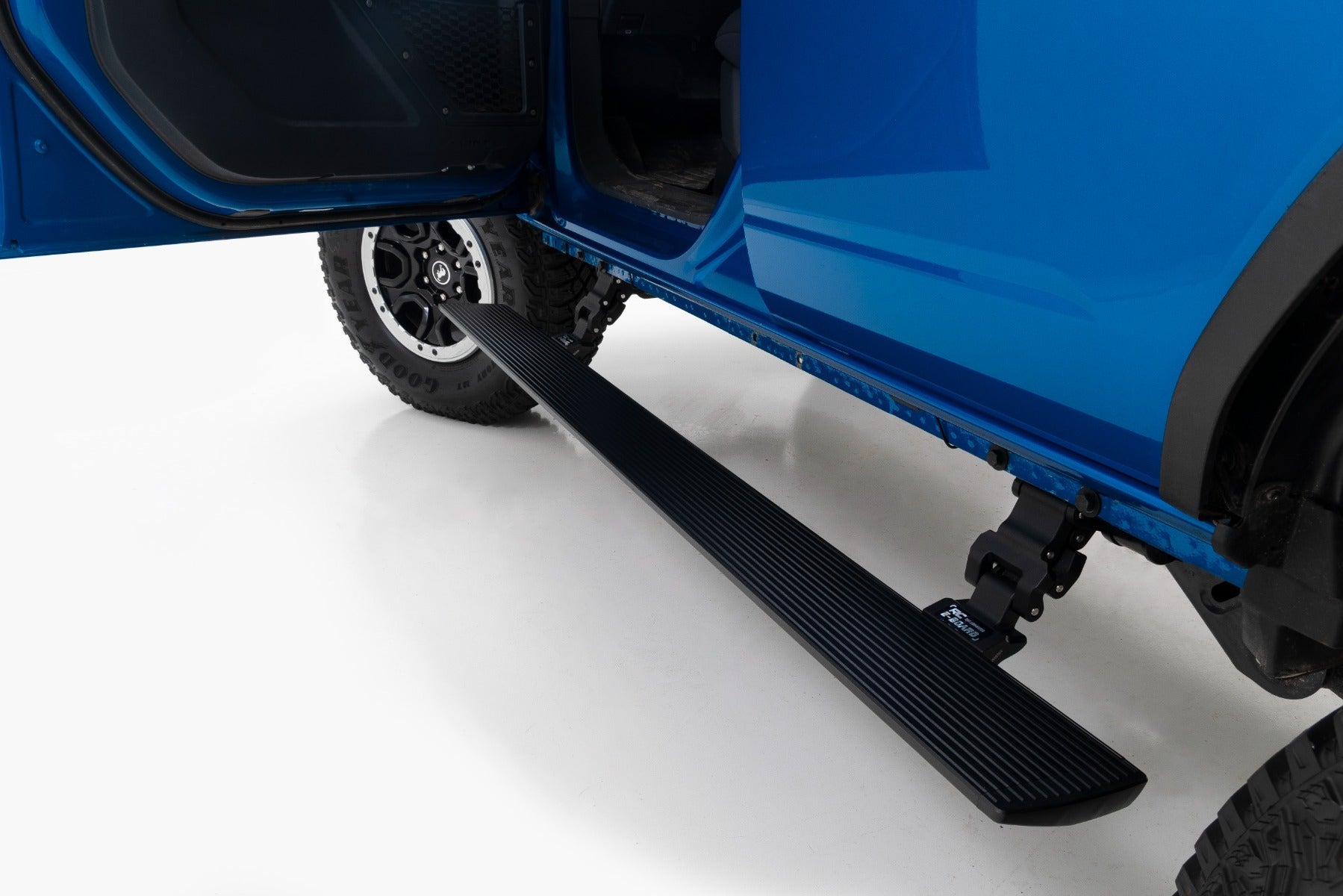 Power Running Boards Dual Electric Motor 4 Door Ford Bronco 4WD (21-25) Rough Country