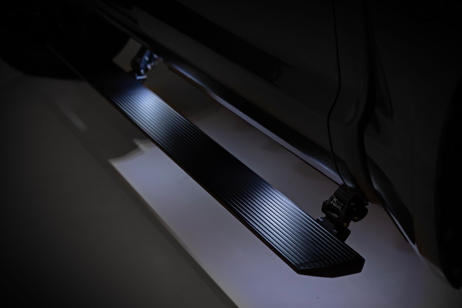 Power Running Boards Dual Electric Motor Crew Cab Silverado/Sierra 1500/2500HD/3500HD 2WD/4WD Rough Country