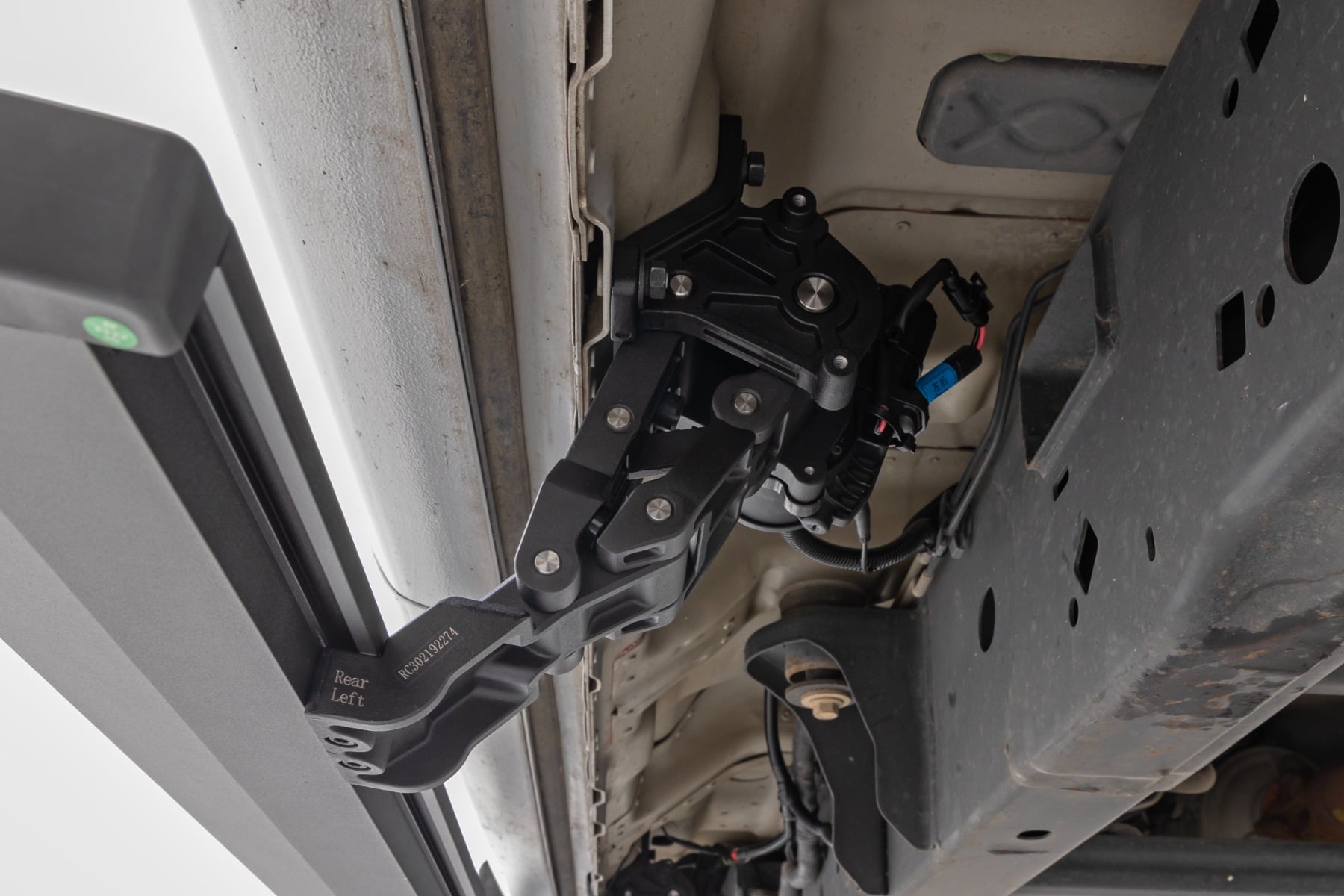 Power Running Boards Dual Electric Motor Crew Cab Ford F-150 (09-14) Rough Country
