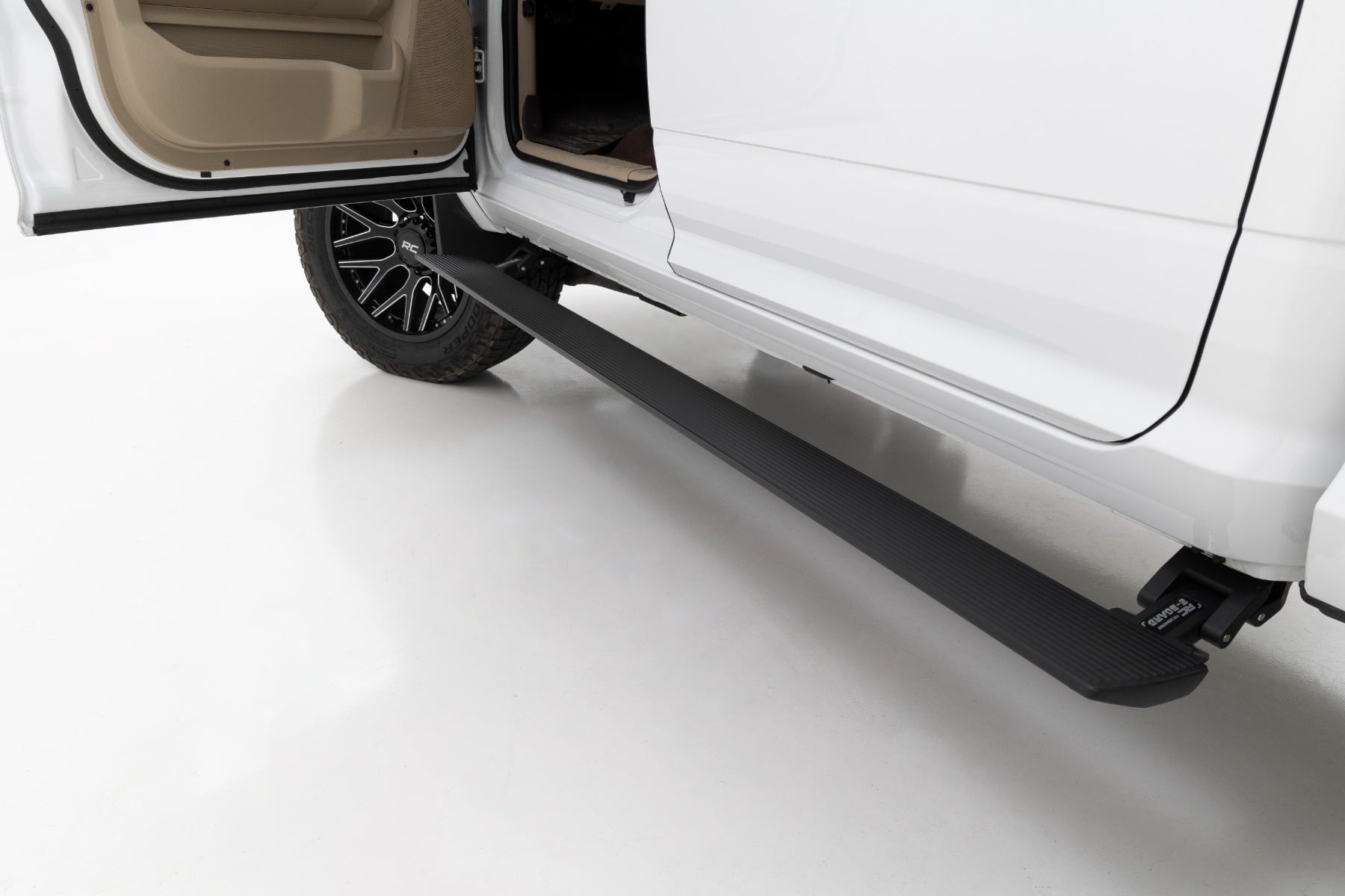 Power Running Boards Dual Electric Motor Quad Cab Ram 2500/3500 (11-26) Rough Country