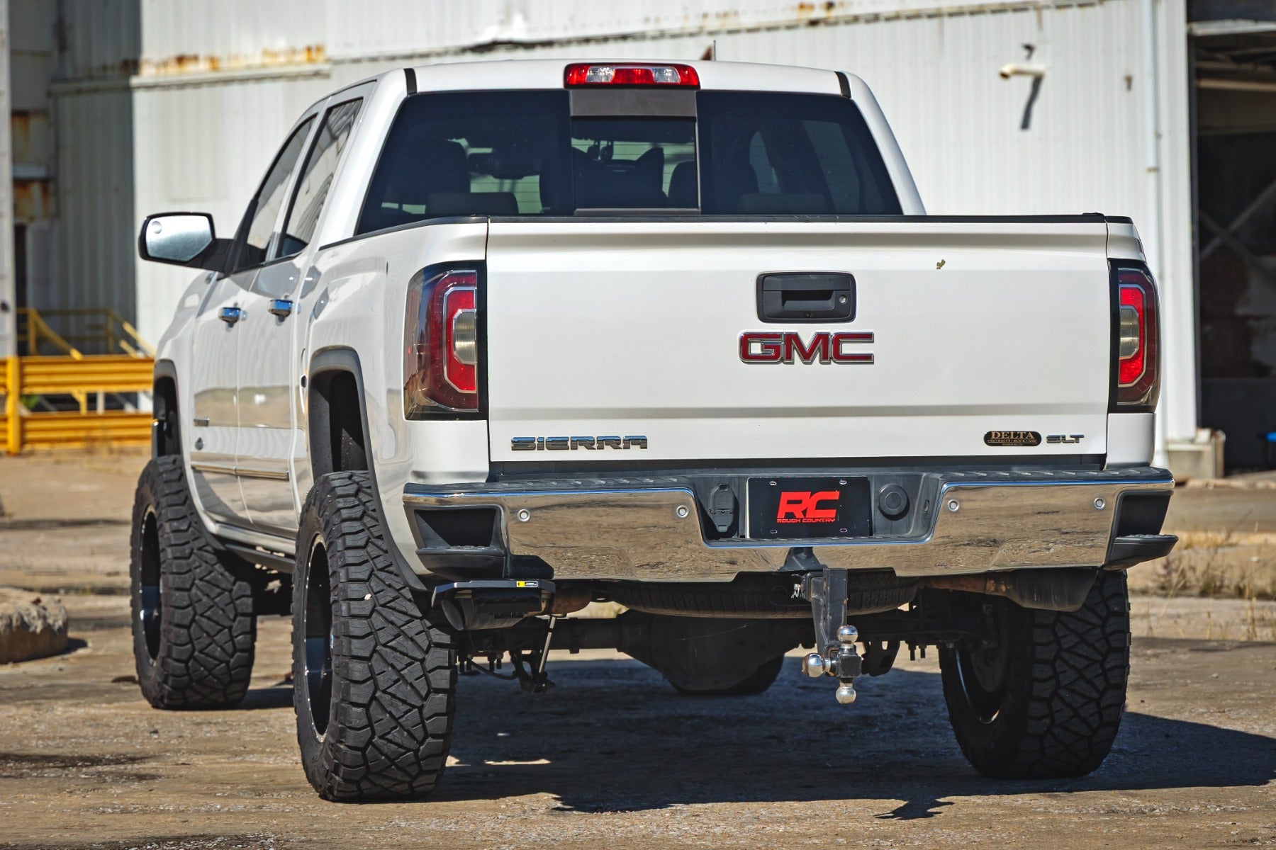 Retractable Bed Step Manual Pull Silverado/Sierra 1500 (14-18 & Classic) Rough Country