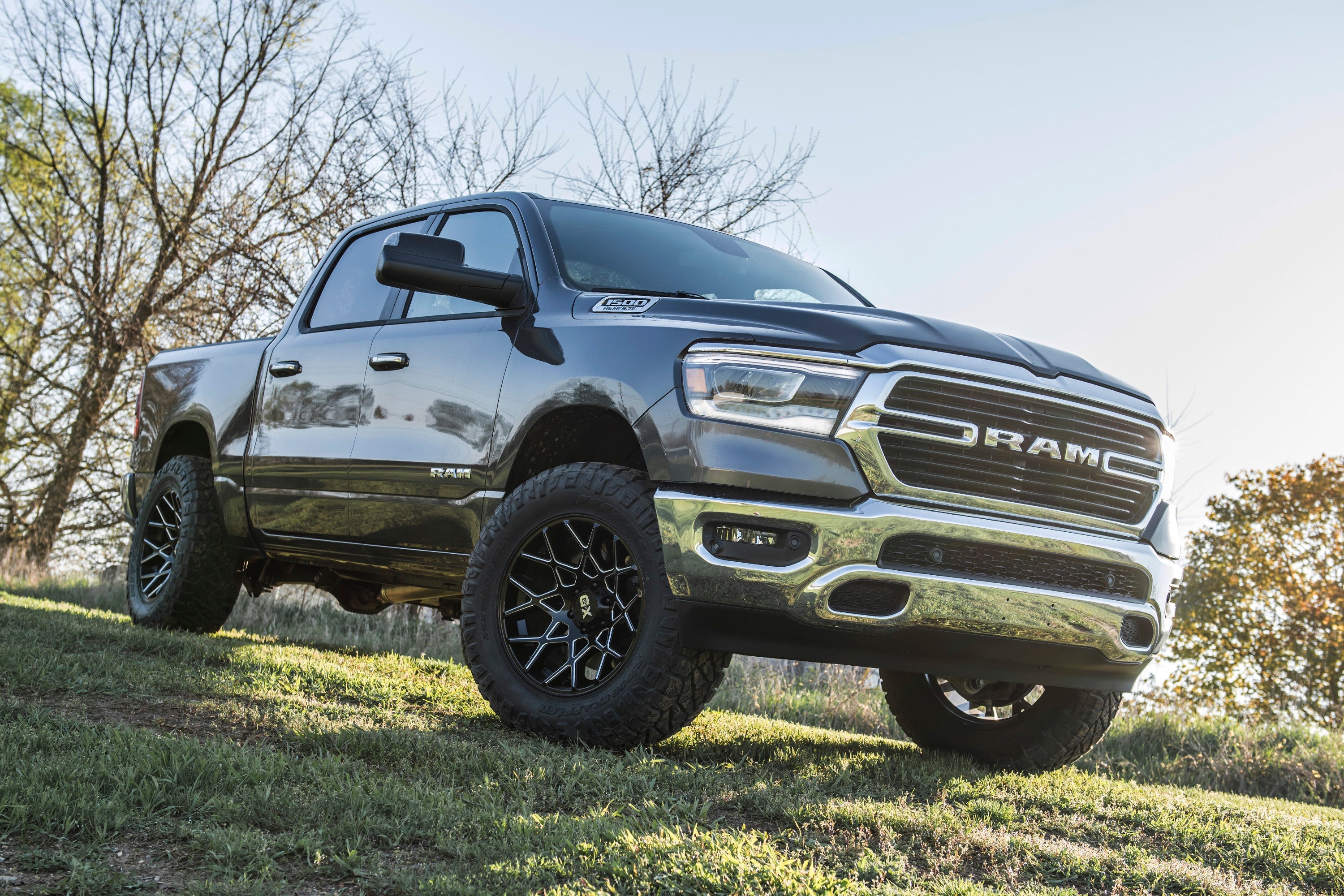 2-inch leveling kit and FOX 2.5 Performance Elite coil-over installed on a lifted Ram 1500 4WD, showcasing enhanced off-road capability.