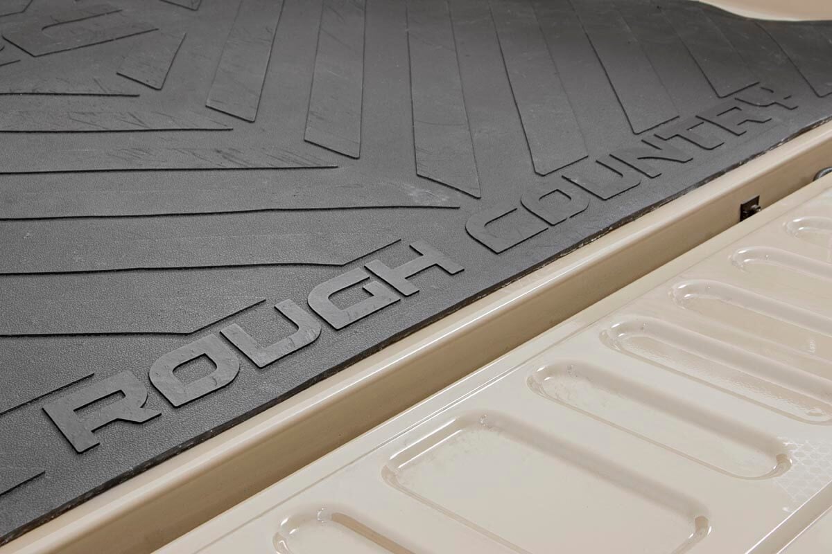 Bed Mat 5 Foot 7 Inch Bed RC Logo Toyota Tundra 2WD/4WD (2007-2021) Rough Country
