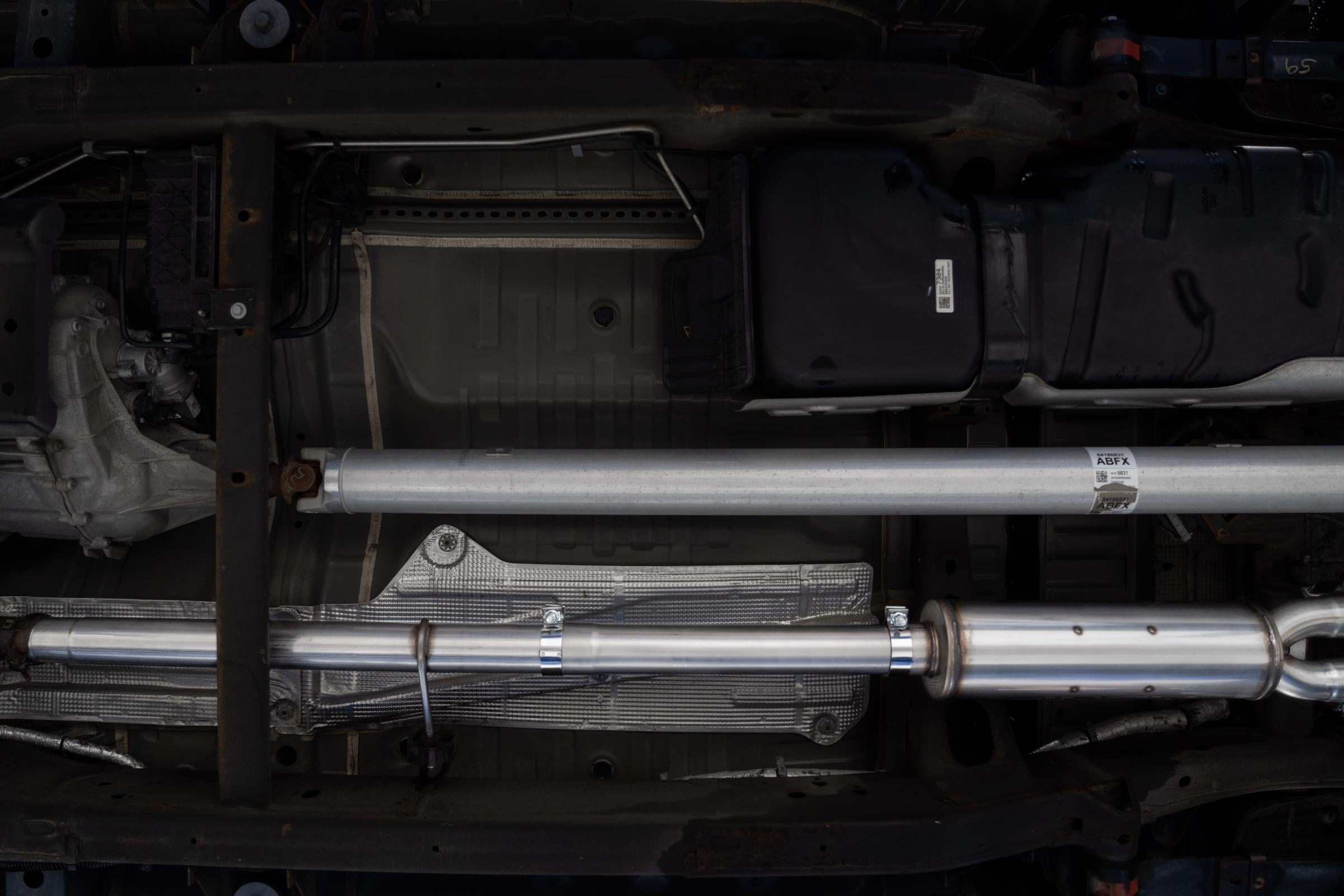 3.0 inch Cat-Back 2.5 inch Dual Split Rear Quad Carbon Fiber Tips 4.0 inch OD Dual Out 19-24 Silverado/Sierra 1500 MBRP