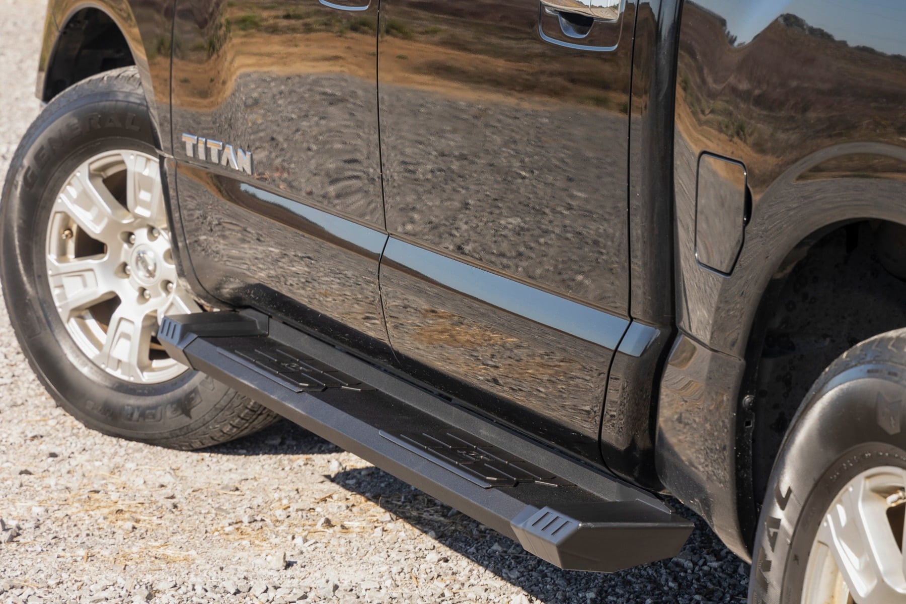 HD2 Aluminum Running Boards Crew Cab Nissan Titan 2WD/4WD (2004-2024) Rough Country