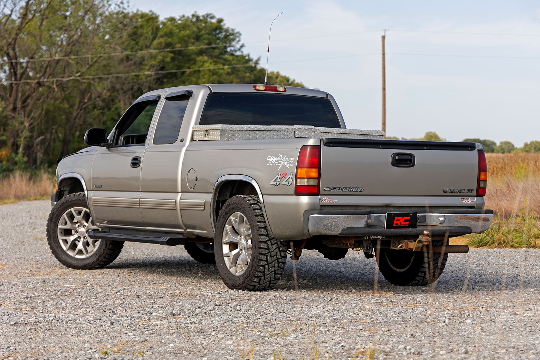 HD2 Aluminum Running Boards Ext Cab Silverado/Sierra 1500/2500HD (99-06 & Classic) Rough Country
