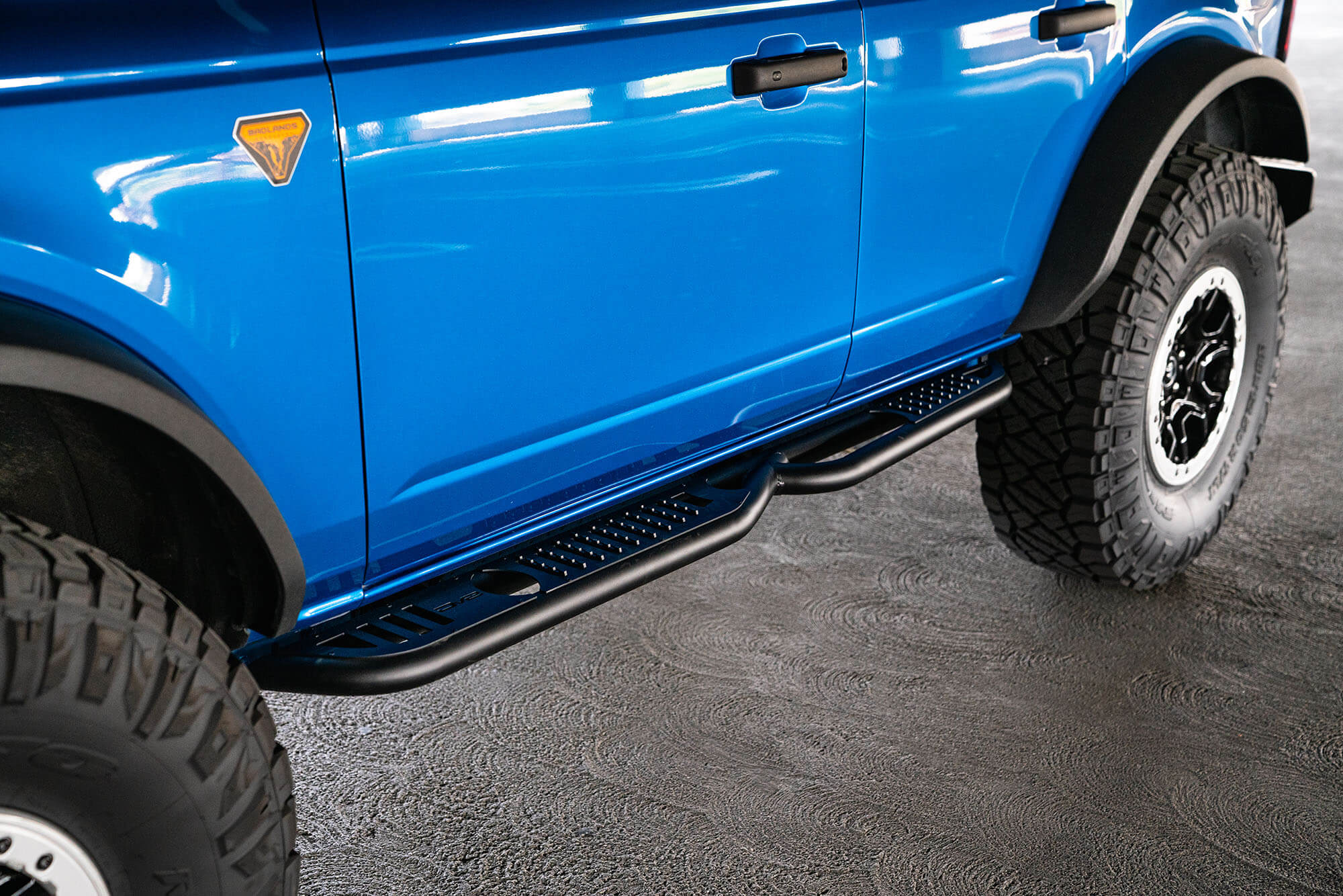 2021 2024 Ford Bronco 4 Door OE Plus Series Side Steps DV8 Offroad