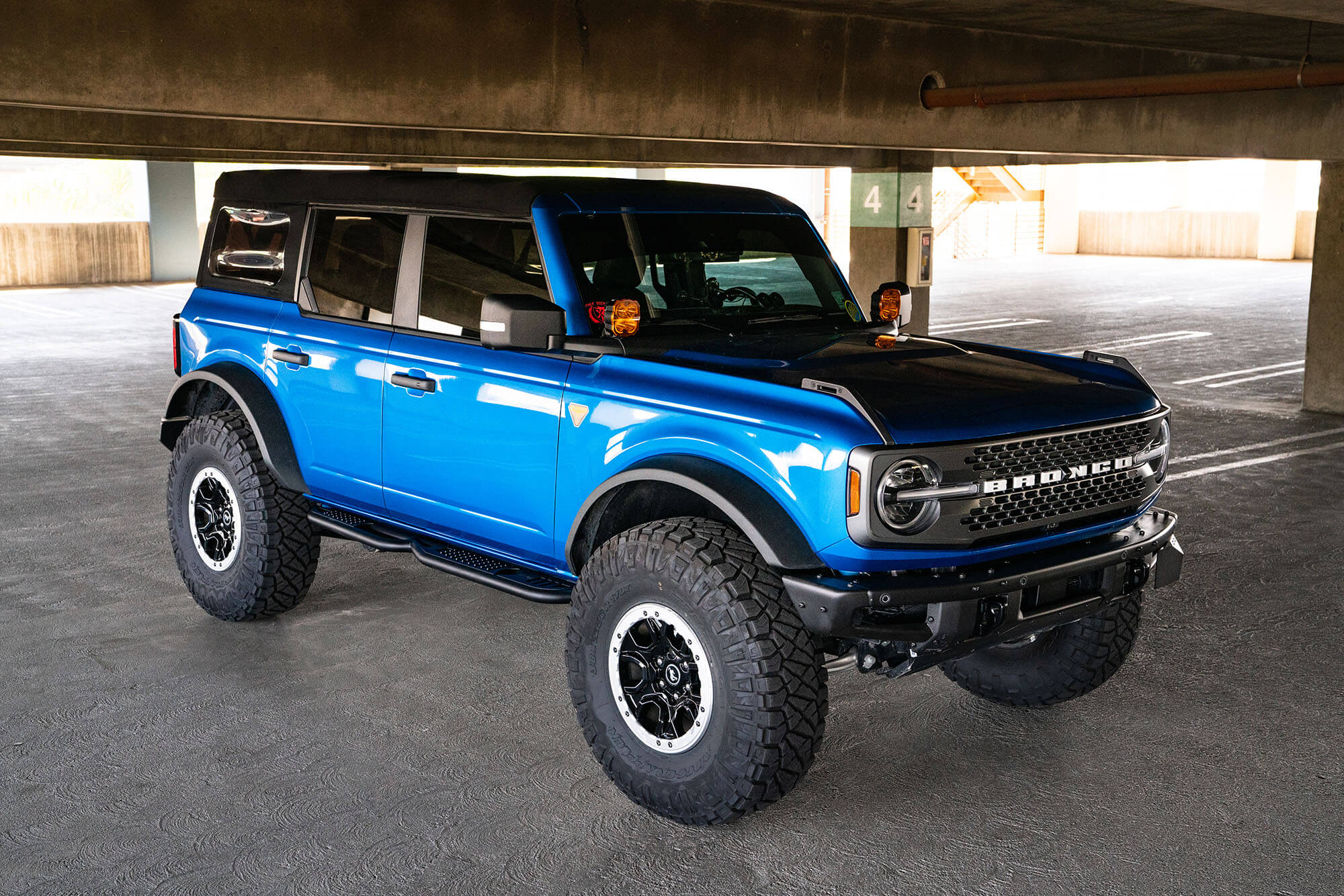 2021 2024 Ford Bronco 4 Door OE Plus Series Side Steps DV8 Offroad