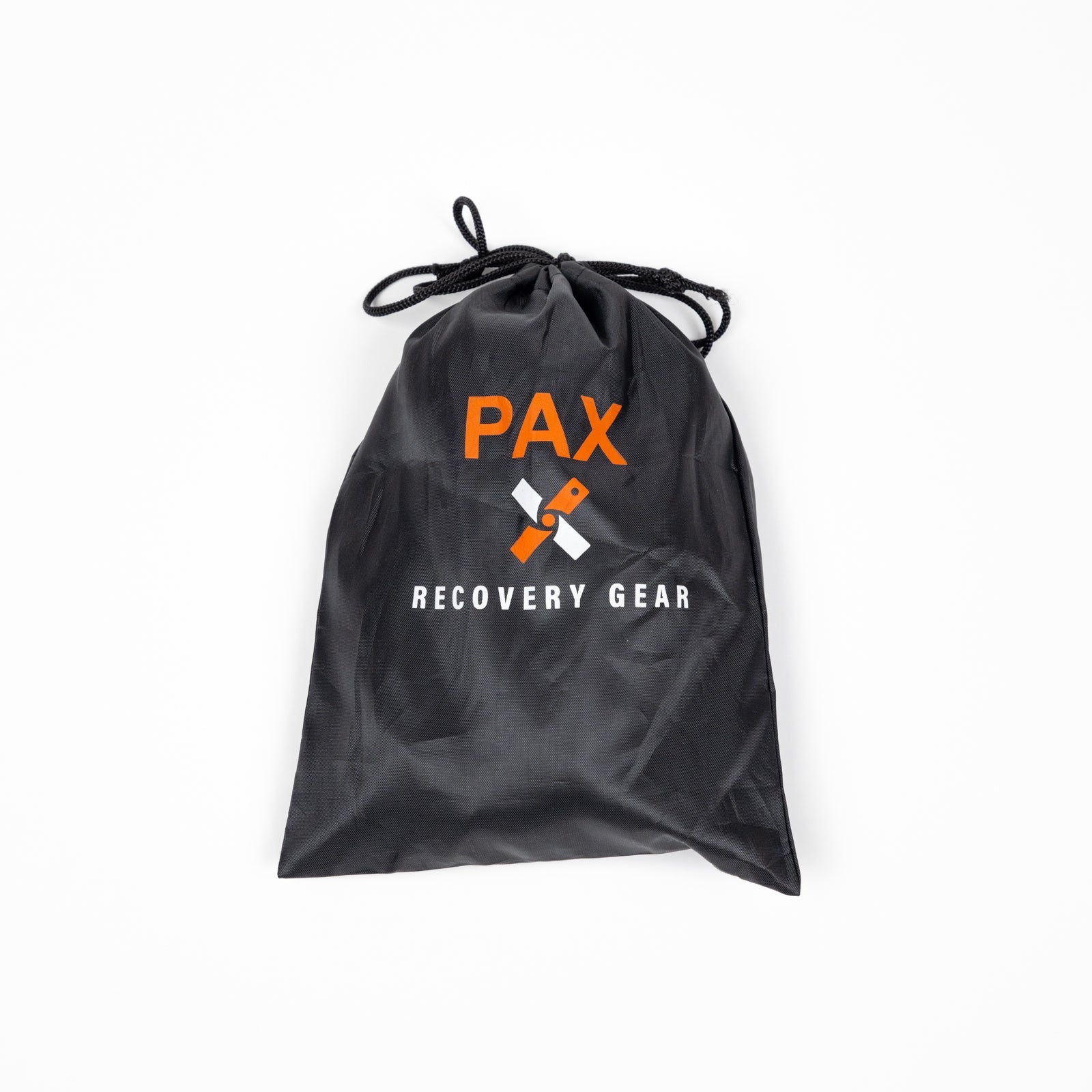 Soft shackle in a durable storage bag, ideal for offroad recovery and towing applications. Lightweight and strong design.