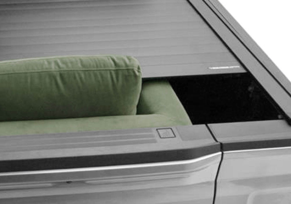 RetraxPRO Xr Retractable Tonneau Cover Industrial Strength Aluminum Construction 2014-2018 (2019 Legacy/Limited) Silverado/Sierra 1500/2015-2019 2500 HD/3500 HD 6' 6 inch Bed without Stake Pockets Standard Rails