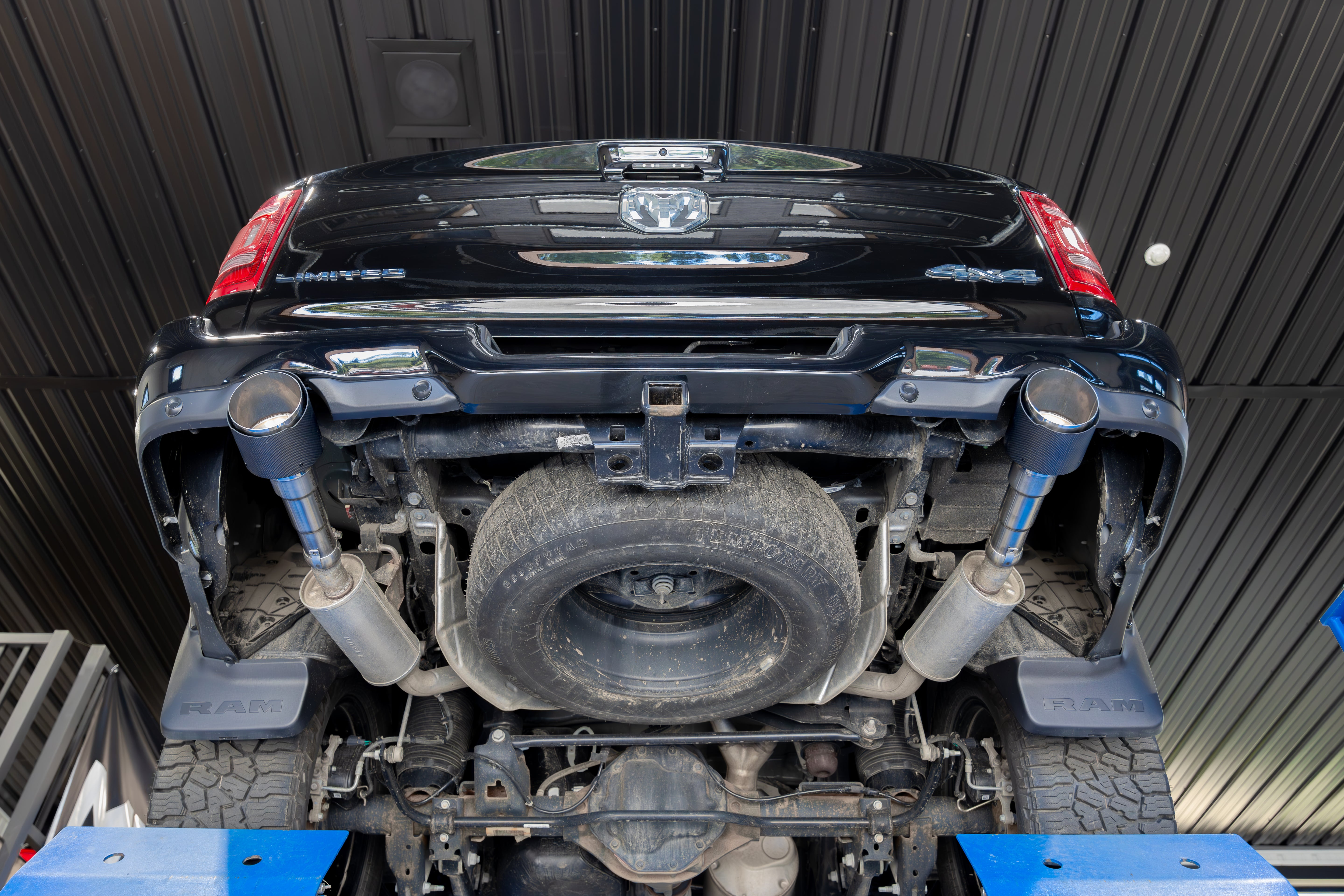 2025-Up Ram 1500 3.0L SST 5 Inch OD Carbon Fiber and Stainless Steel Tips Sold in Pairs MBRP